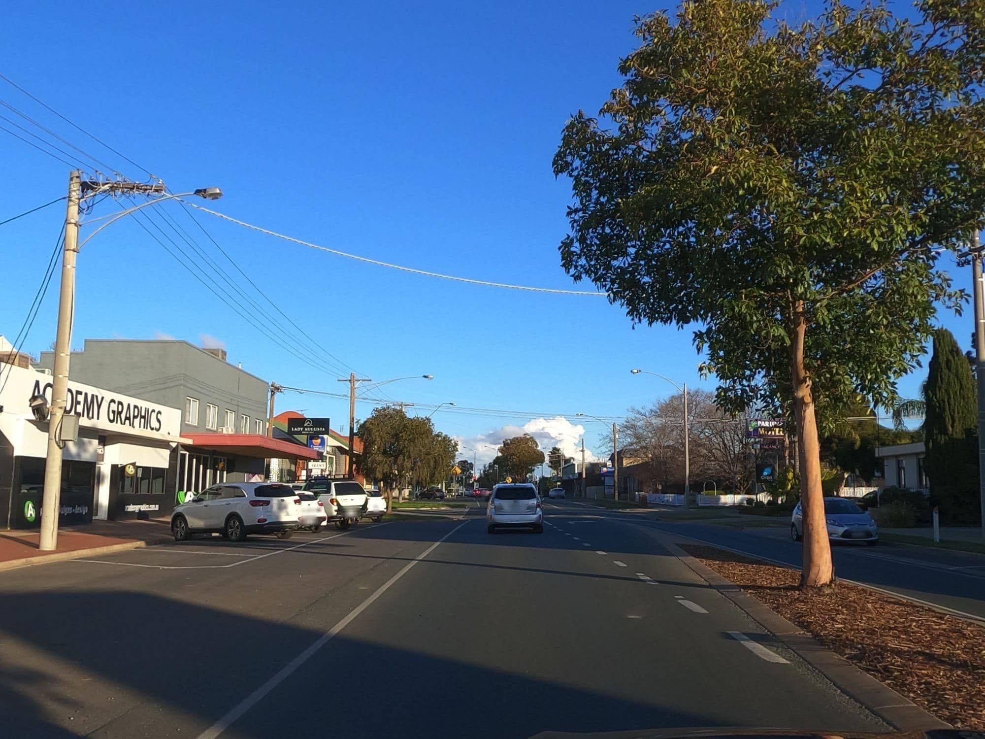 Street view near Australian Settlers Motor Inn, Swan Hill — © r33za (CC BY-SA · Mapillary)
