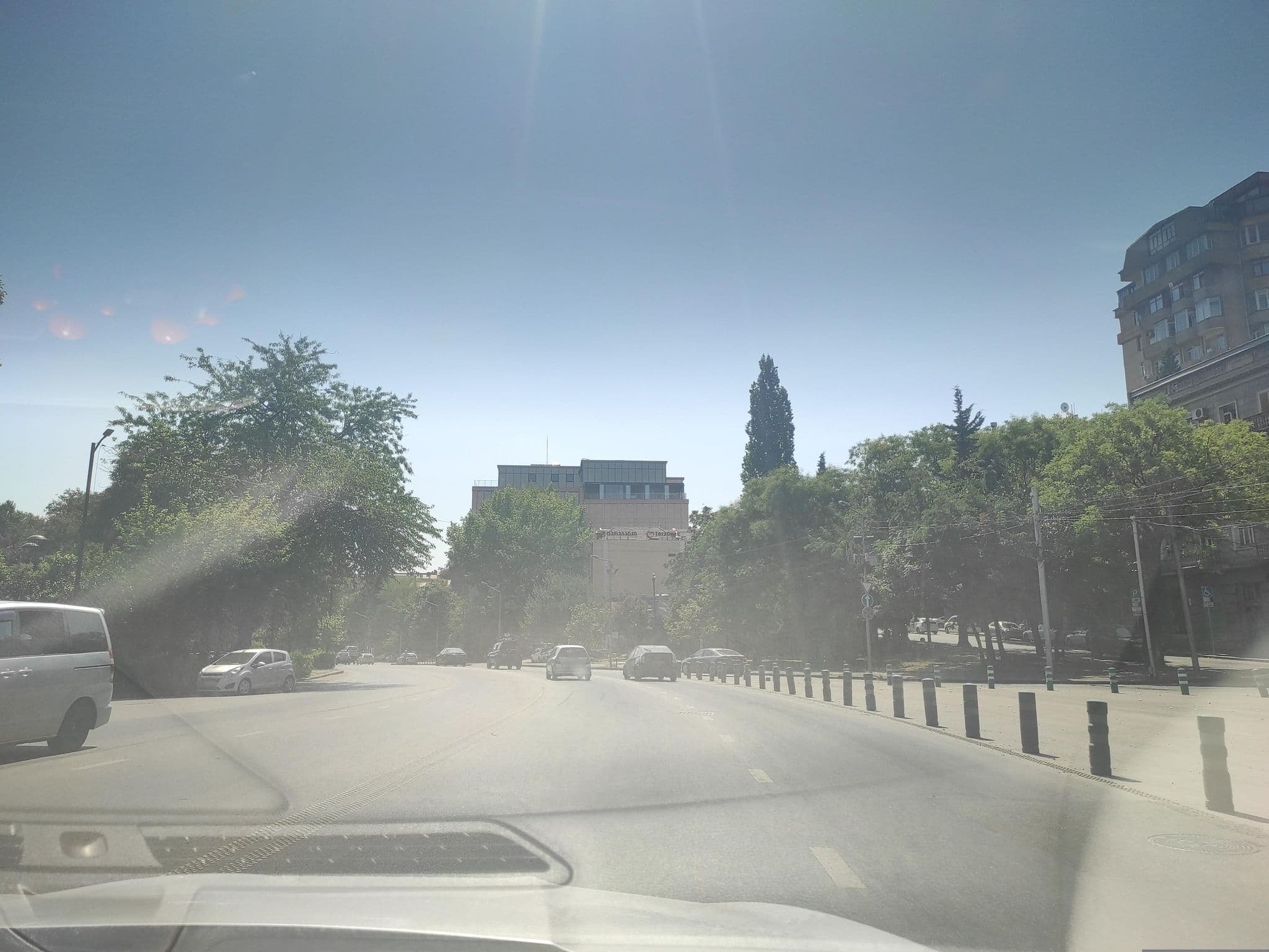 Street view near Riverside, Okroq’ana