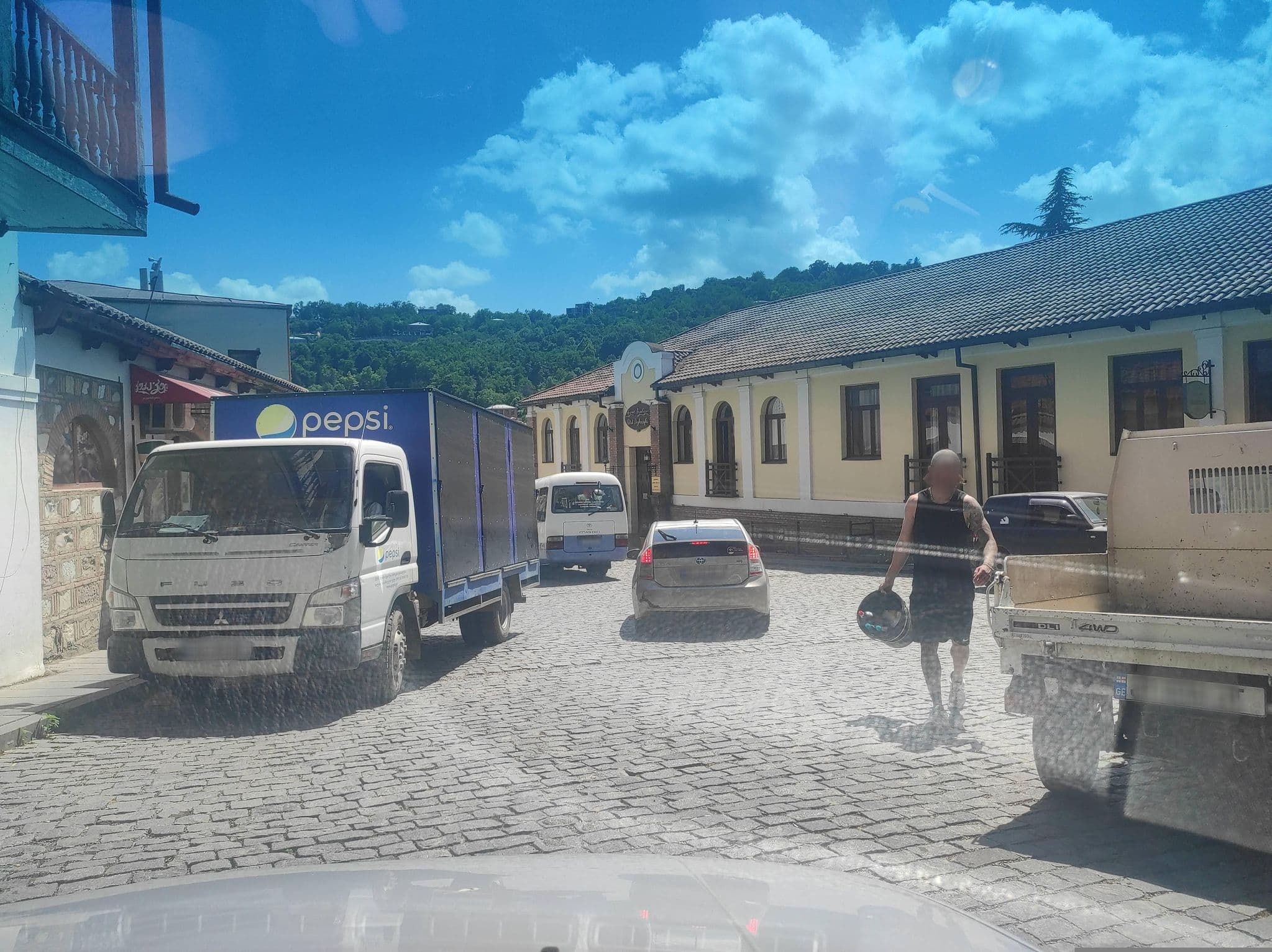Street view near ხალიჩების სასტუმრო (Khalchebi Hotel), Sighnaghi — © David_Osipov (CC BY-SA · Mapillary)