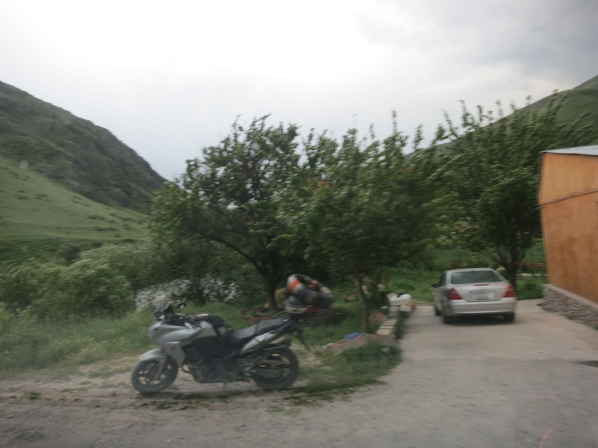 Street view near Valodia’s Cottages, Dilisk’a — © lto (CC BY-SA · Mapillary)