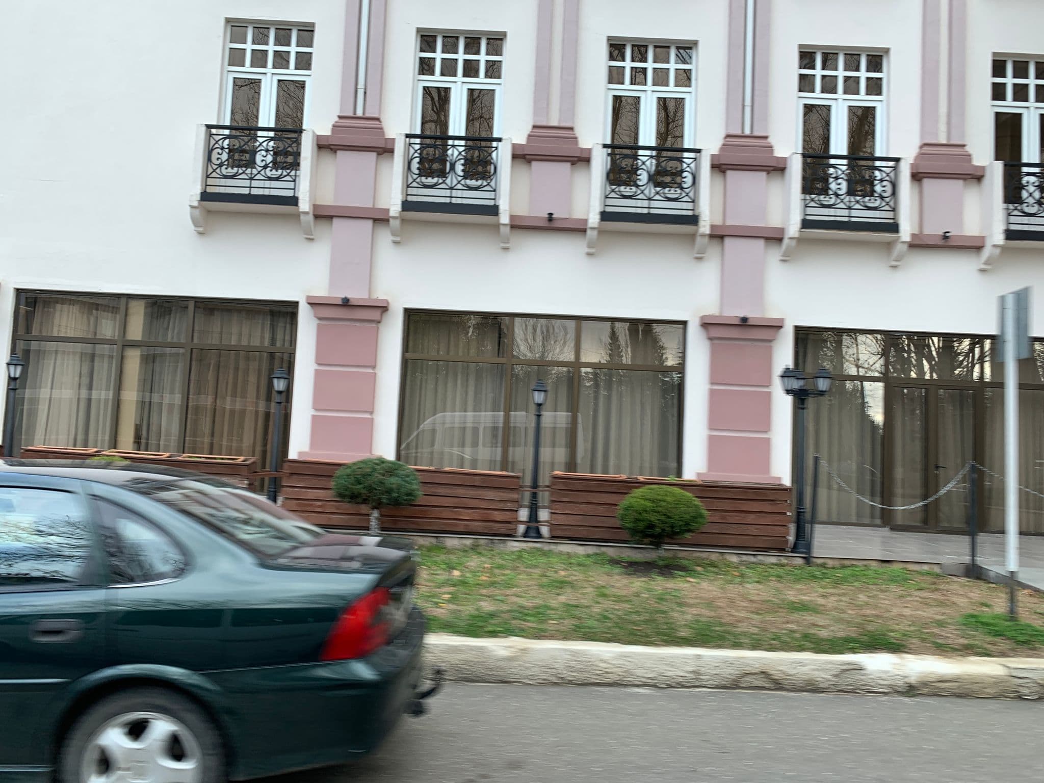 Street view near Tskaltubo Plaza, Tsqaltubo — © robot8a (CC BY-SA · Mapillary)