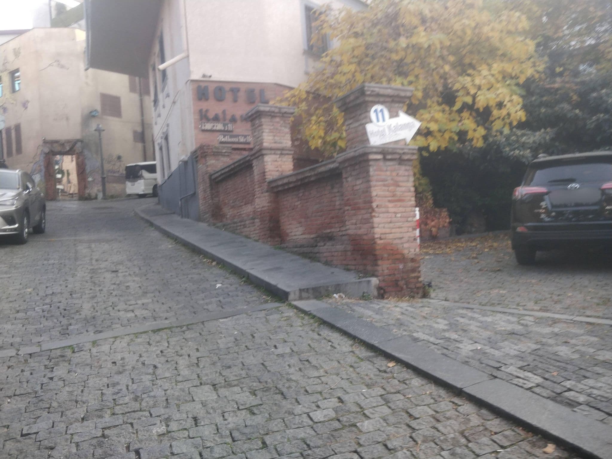 Street view near Green, Tbilisi — © dav23r (CC BY-SA · Mapillary)