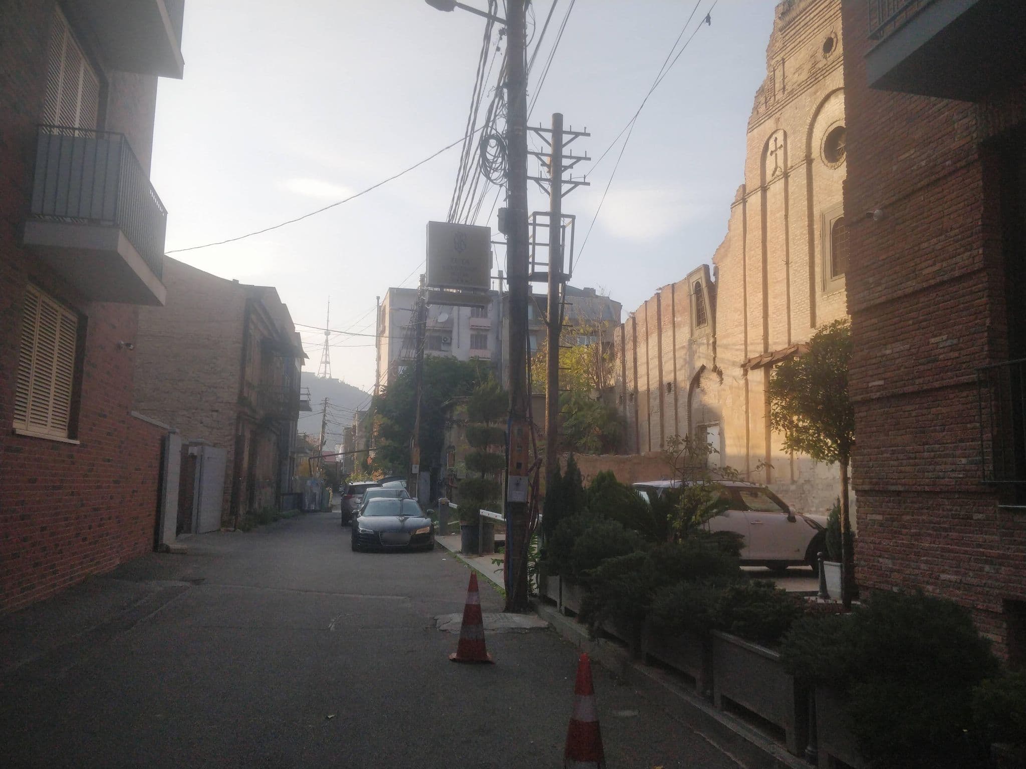 Street view near Cherry Garden, Tbilisi — © dav23r (CC BY-SA · Mapillary)