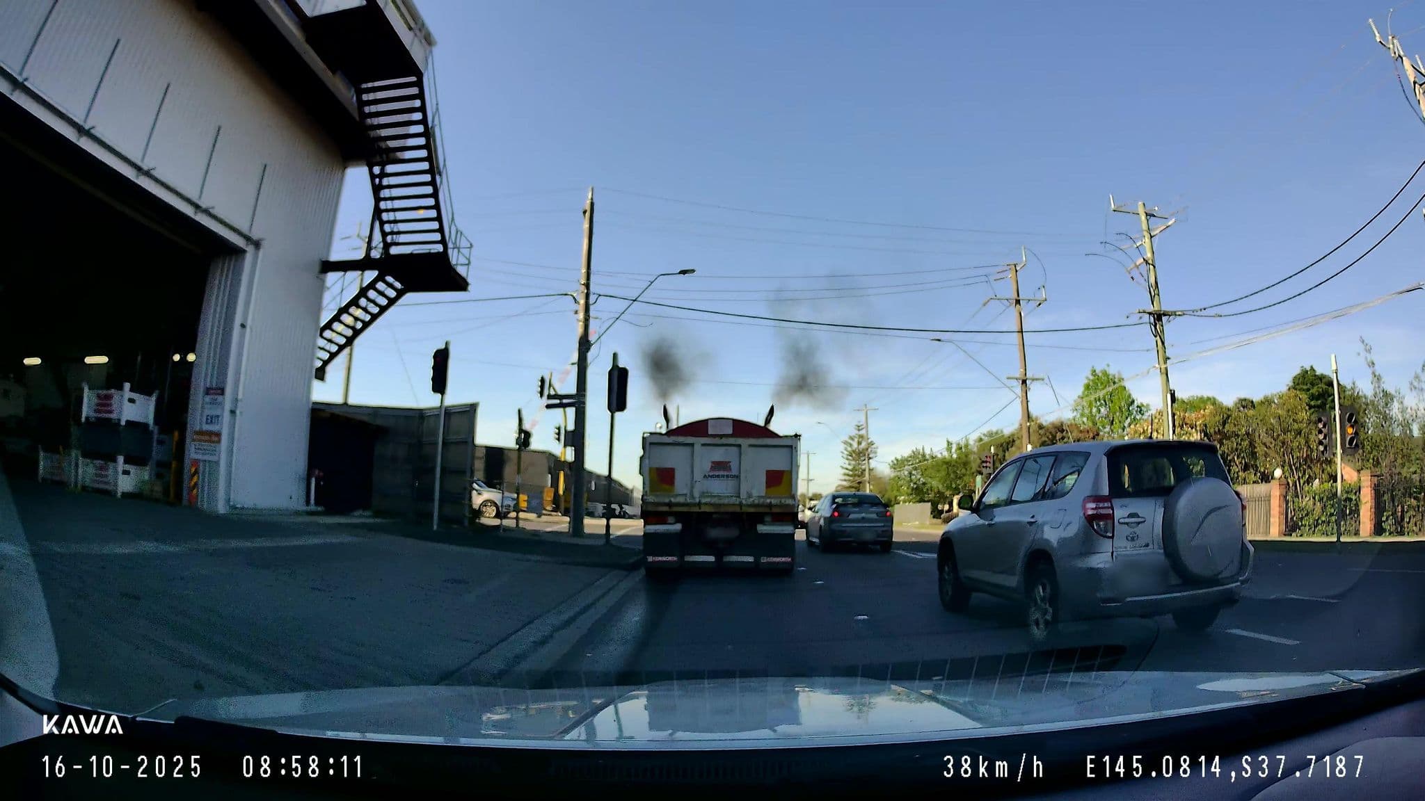 Street view near Greensborough Motor Inn, Watsonia — © maporaptor (CC BY-SA · Mapillary)