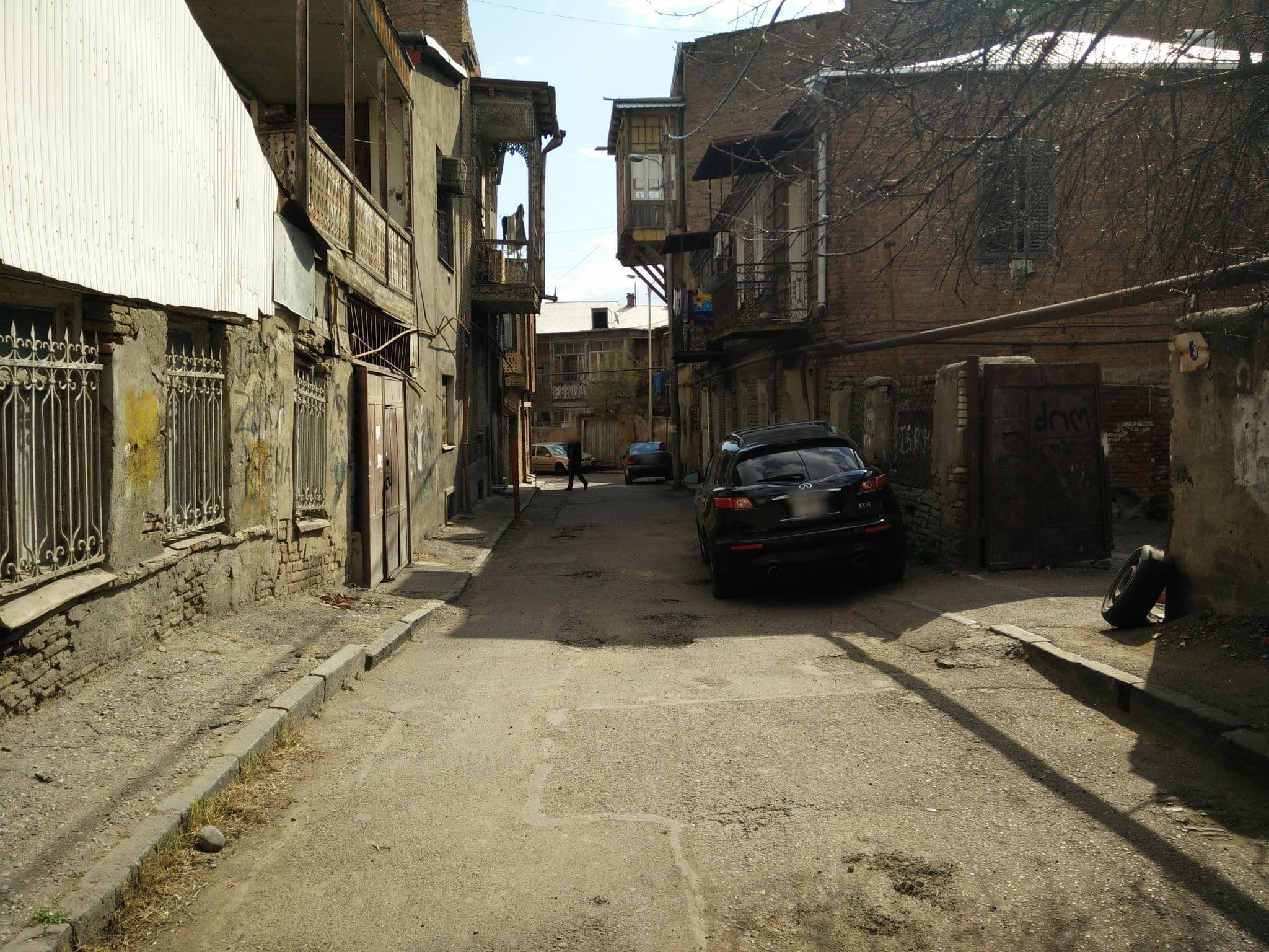 Street view near Green Inn, Tbilisi — © tothmiklos (CC BY-SA · Mapillary)