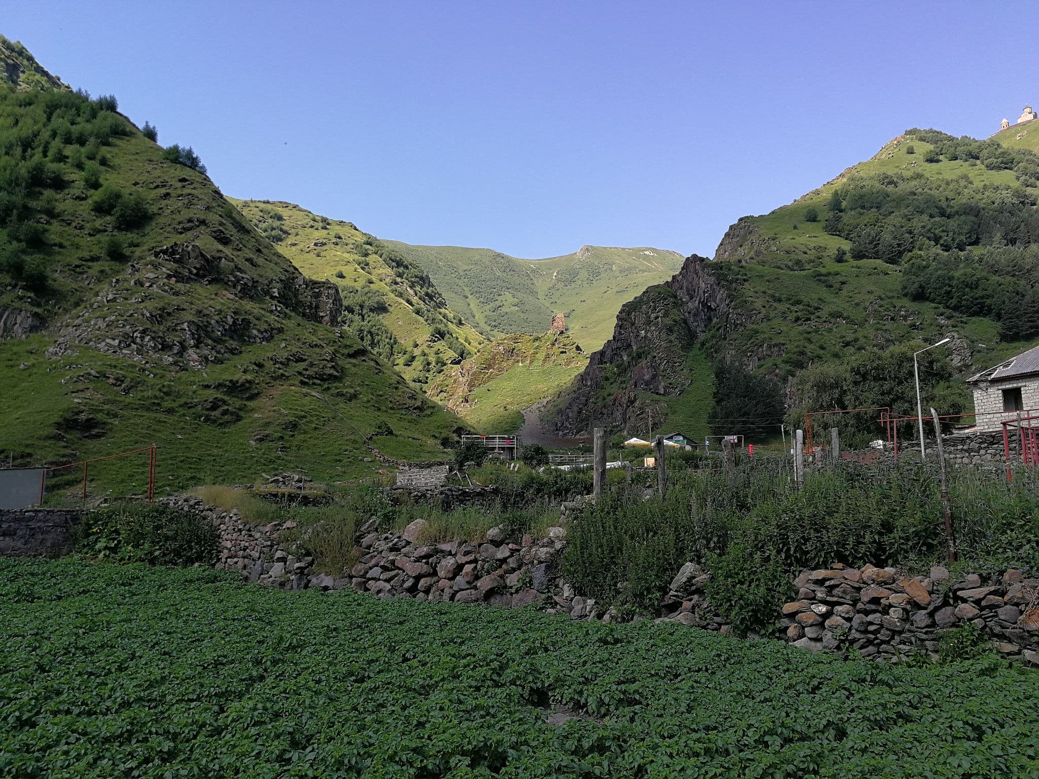 Street view near Arsenas guesthouse, Stepantsminda — © sashazykov (CC BY-SA · Mapillary)