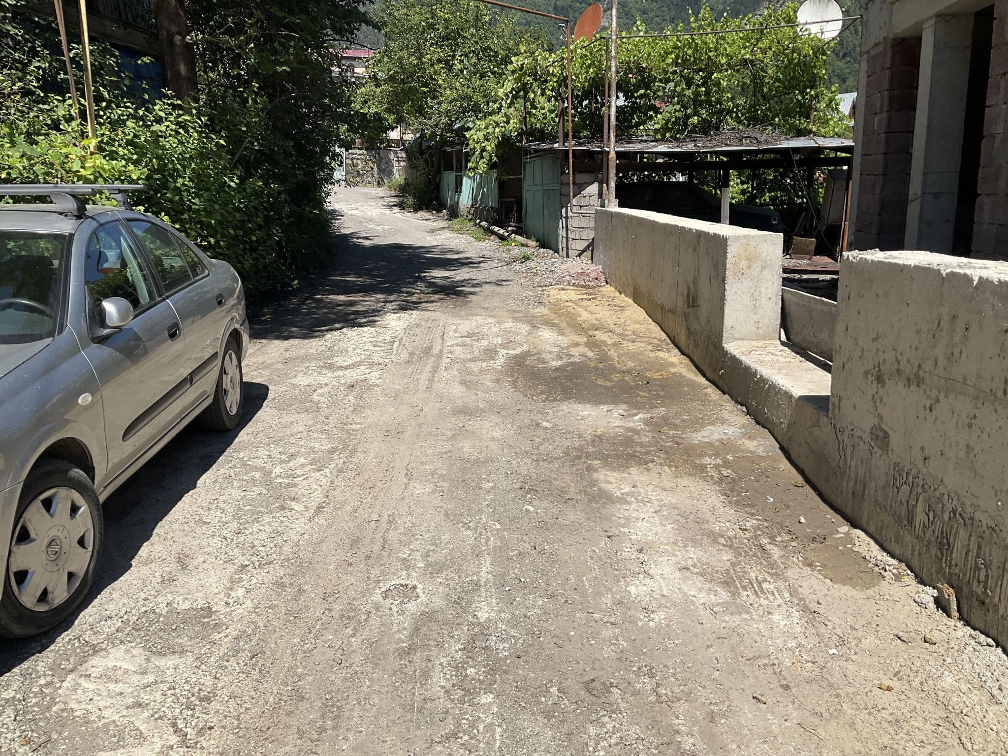 Street view near cosy apartment, Borjomi — © thelastofmaddogs (CC BY-SA · Mapillary)