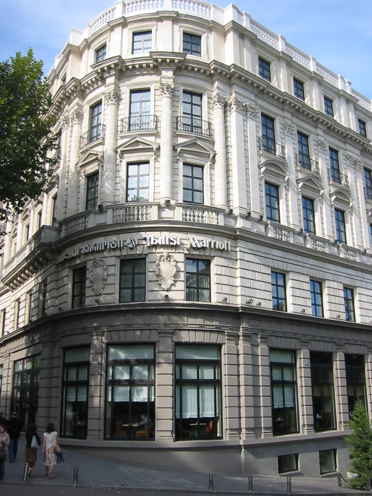 Tbilisi Marriott Hotel (via Wikimedia Commons, CC BY-SA 3.0)