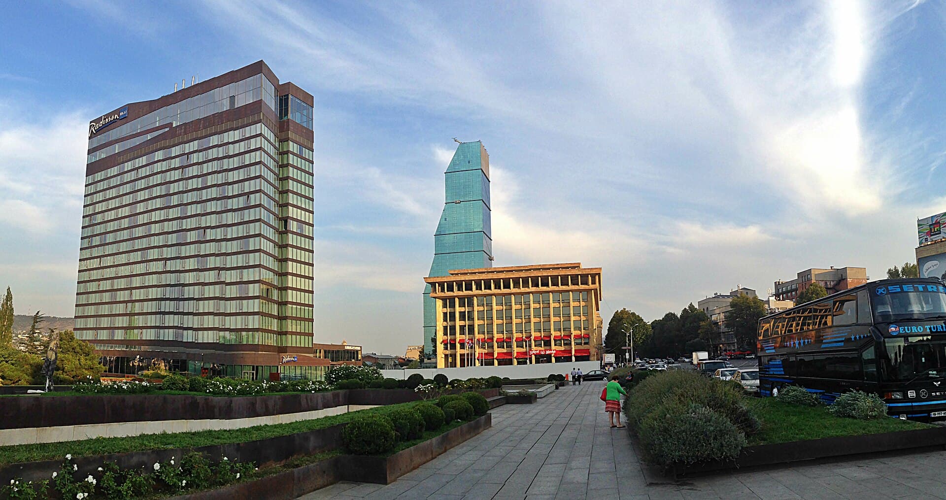 Radisson Blu Iveria Hotel (via Wikimedia Commons, CC BY-SA 2.0)