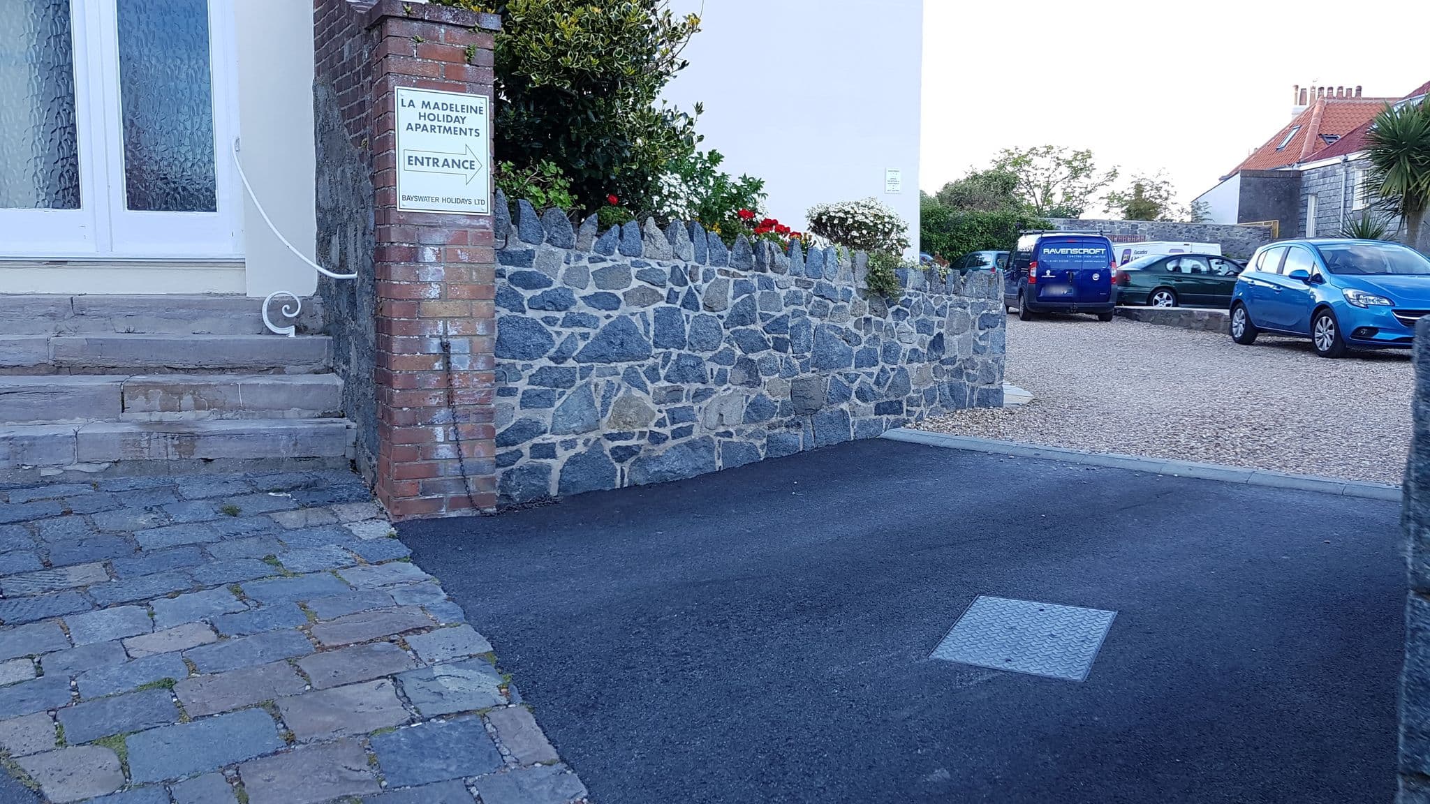 Street view near La Madeleine Holiday Apartments, Saint Peter Port — © mapmannorway (CC BY-SA · Mapillary)