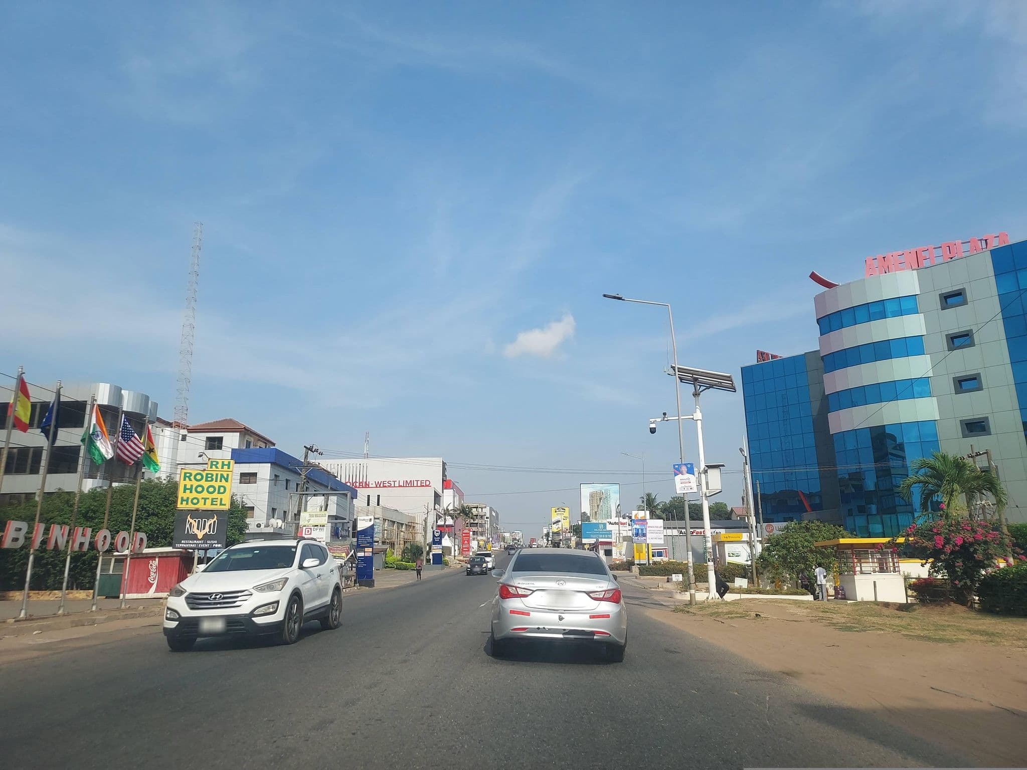 Street view near Hotel Robin Hood Inn, Medina Estates
