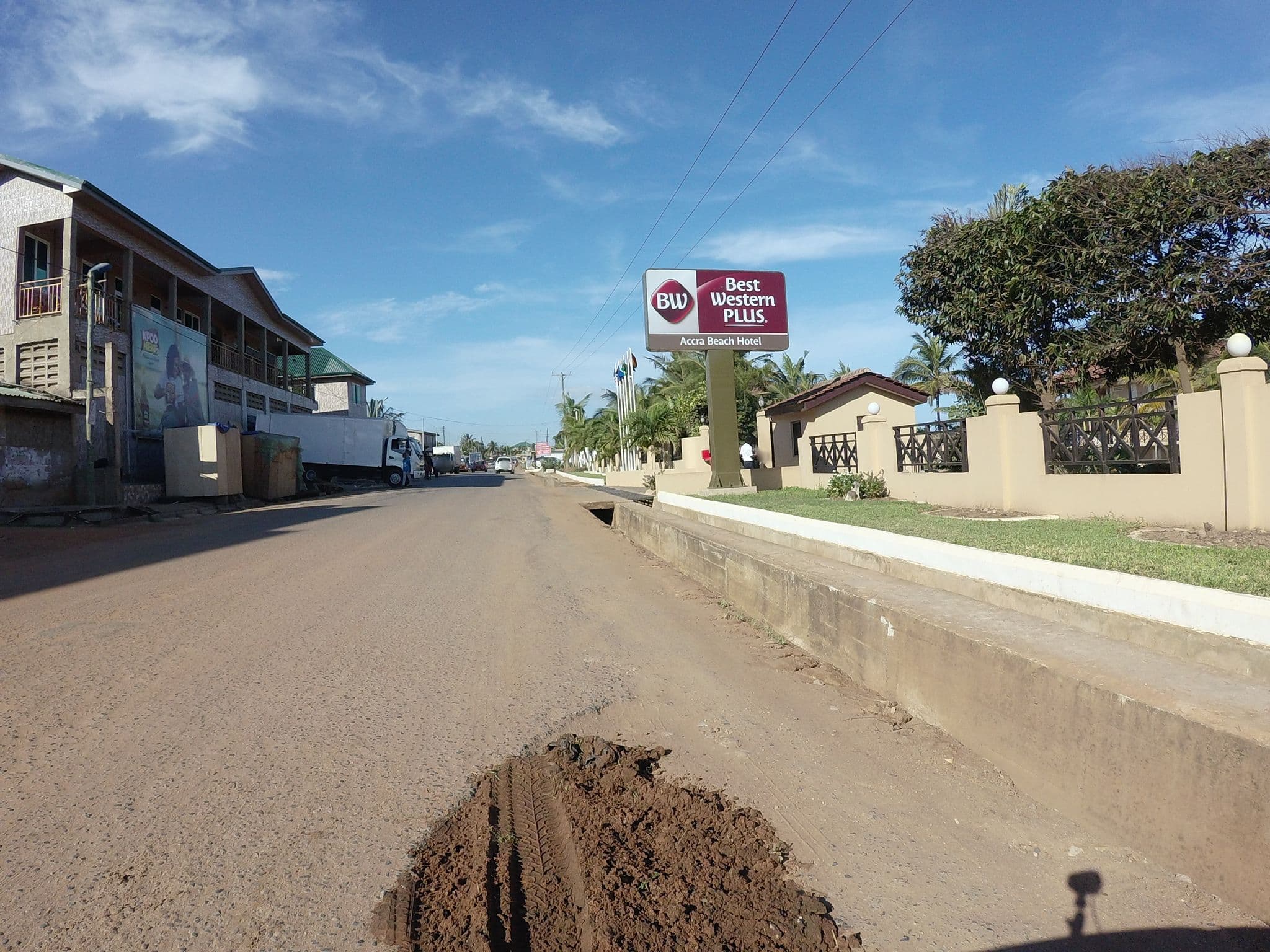Street view near african royal beach resort, Nungua — © mawutor (CC BY-SA · Mapillary)