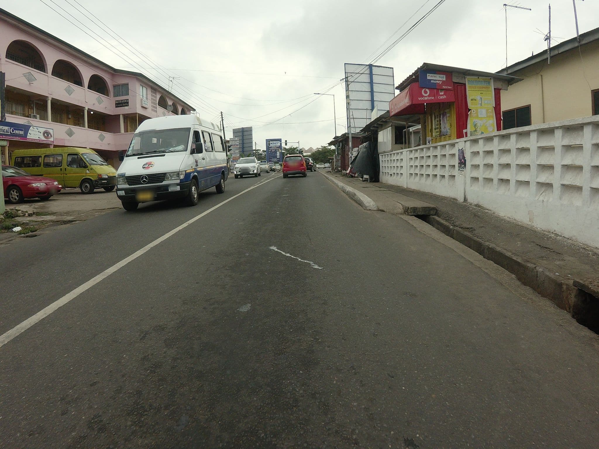 Street view near Omega guesthouse, Osu — © mawutor (CC BY-SA · Mapillary)