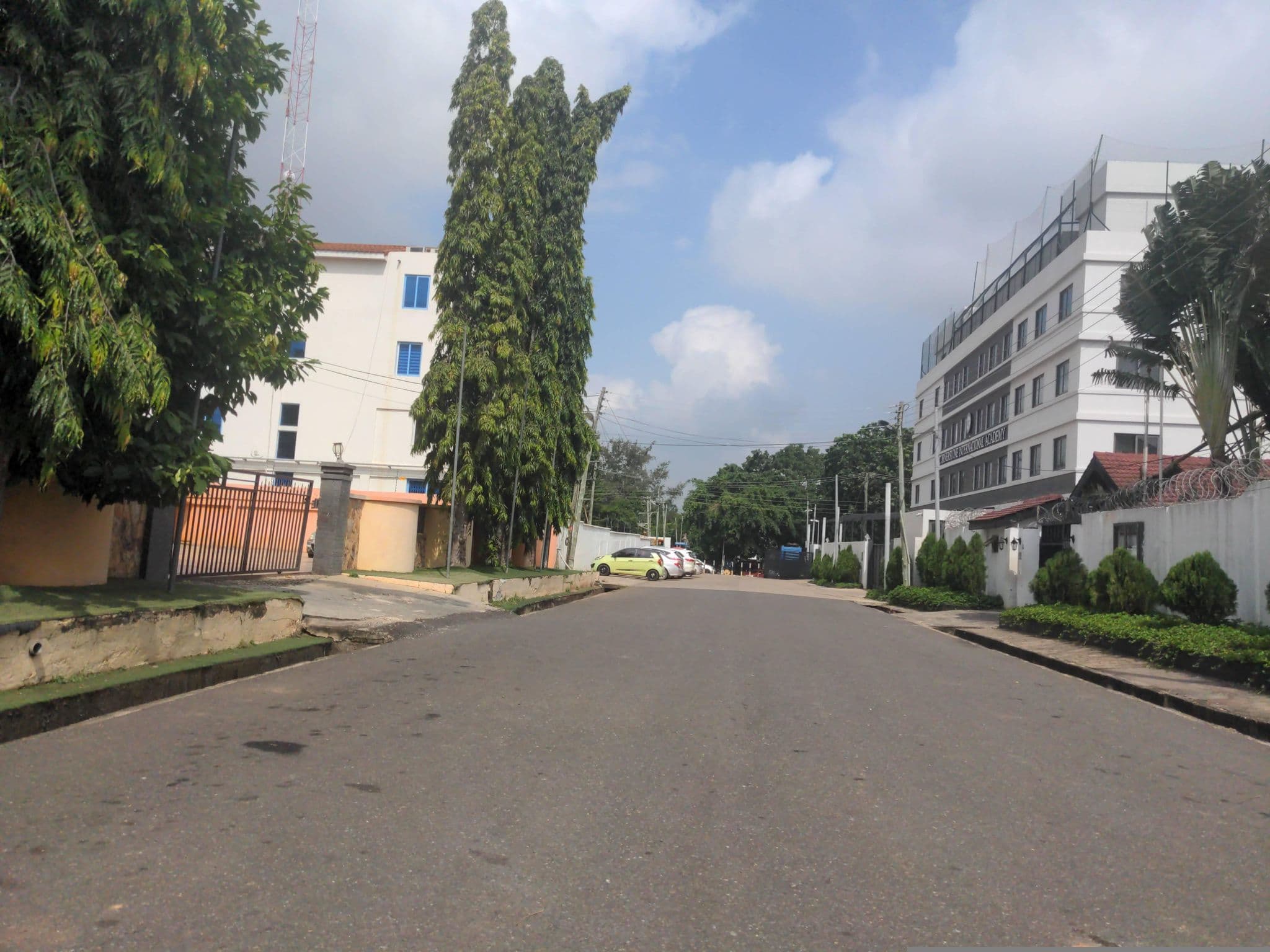 Street view near Tribeca Hotel, Medina Estates