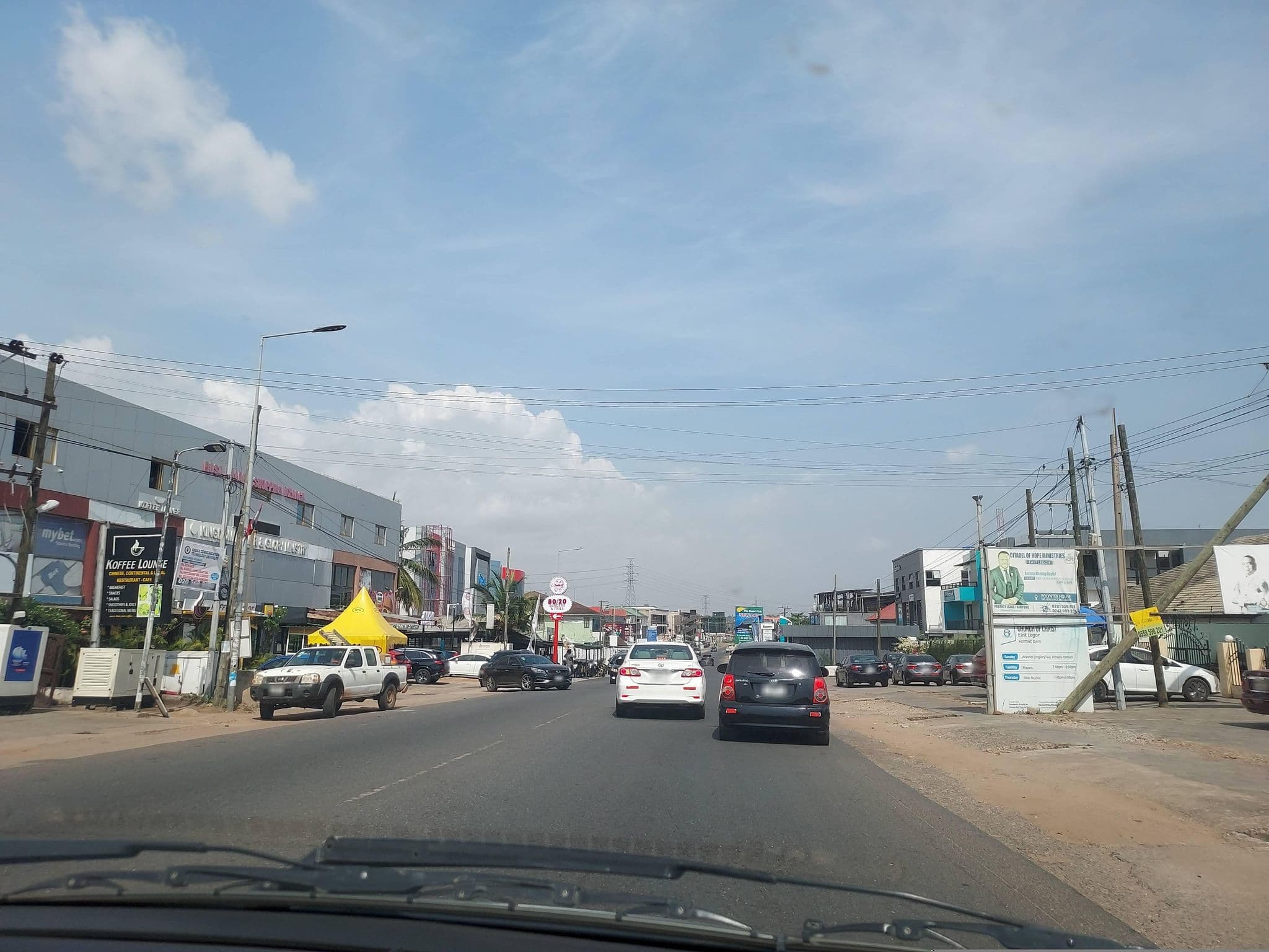Street view near Hotel Casaréré, Medina Estates