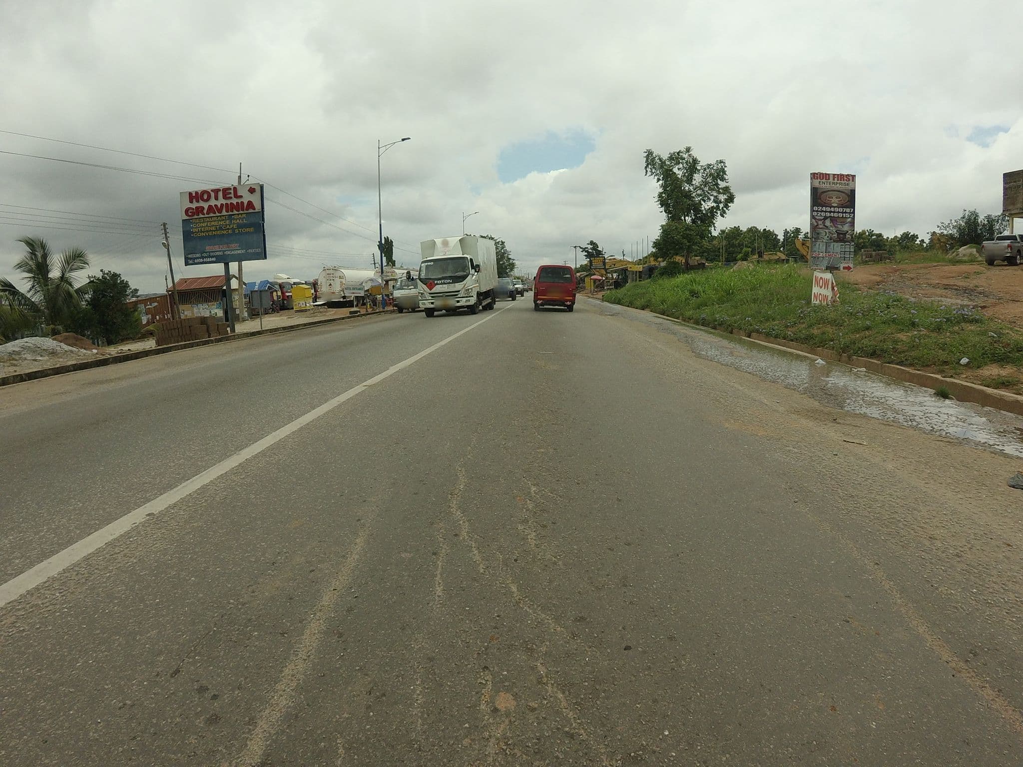 Street view near Hotel Gravinia, Ahwiaa — © amuzujoe (CC BY-SA · Mapillary)