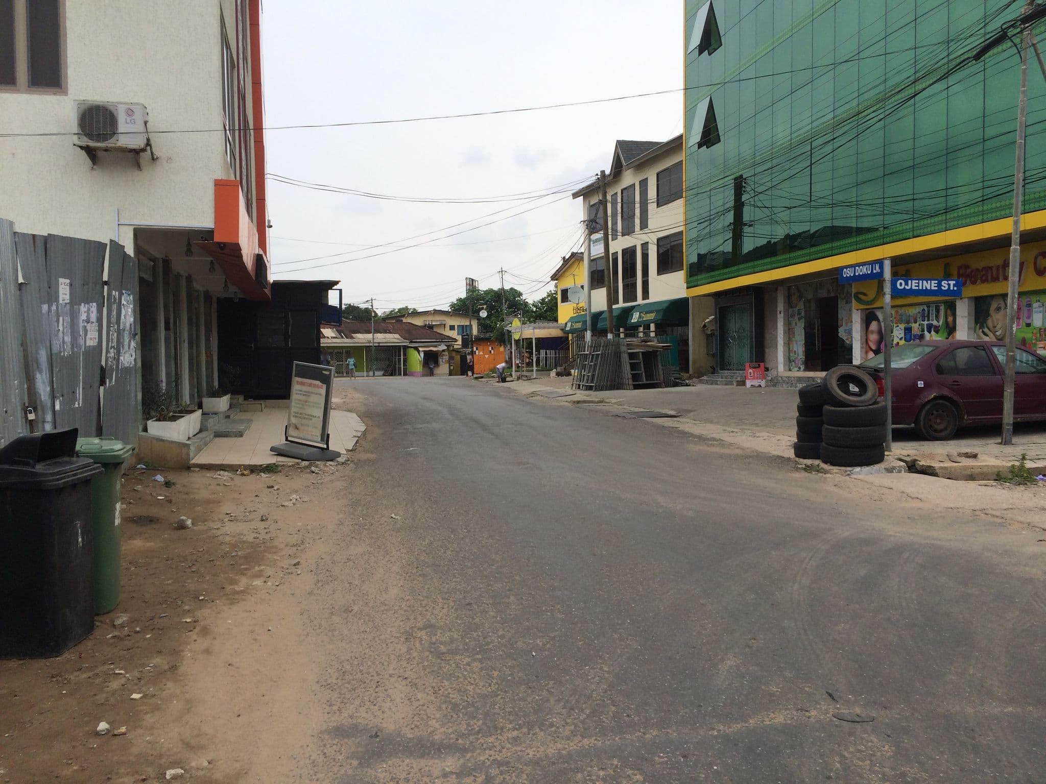 Street view near Cuddles, Osu — © mawutor (CC BY-SA · Mapillary)