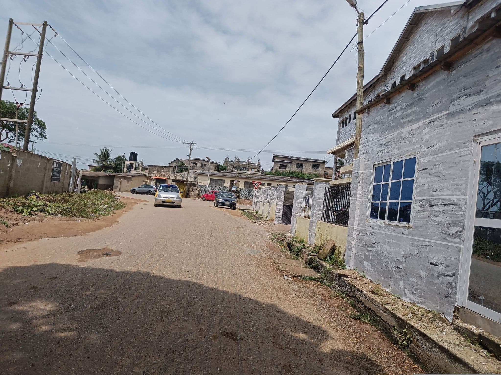Street view near Maplin's Court, Cape Coast