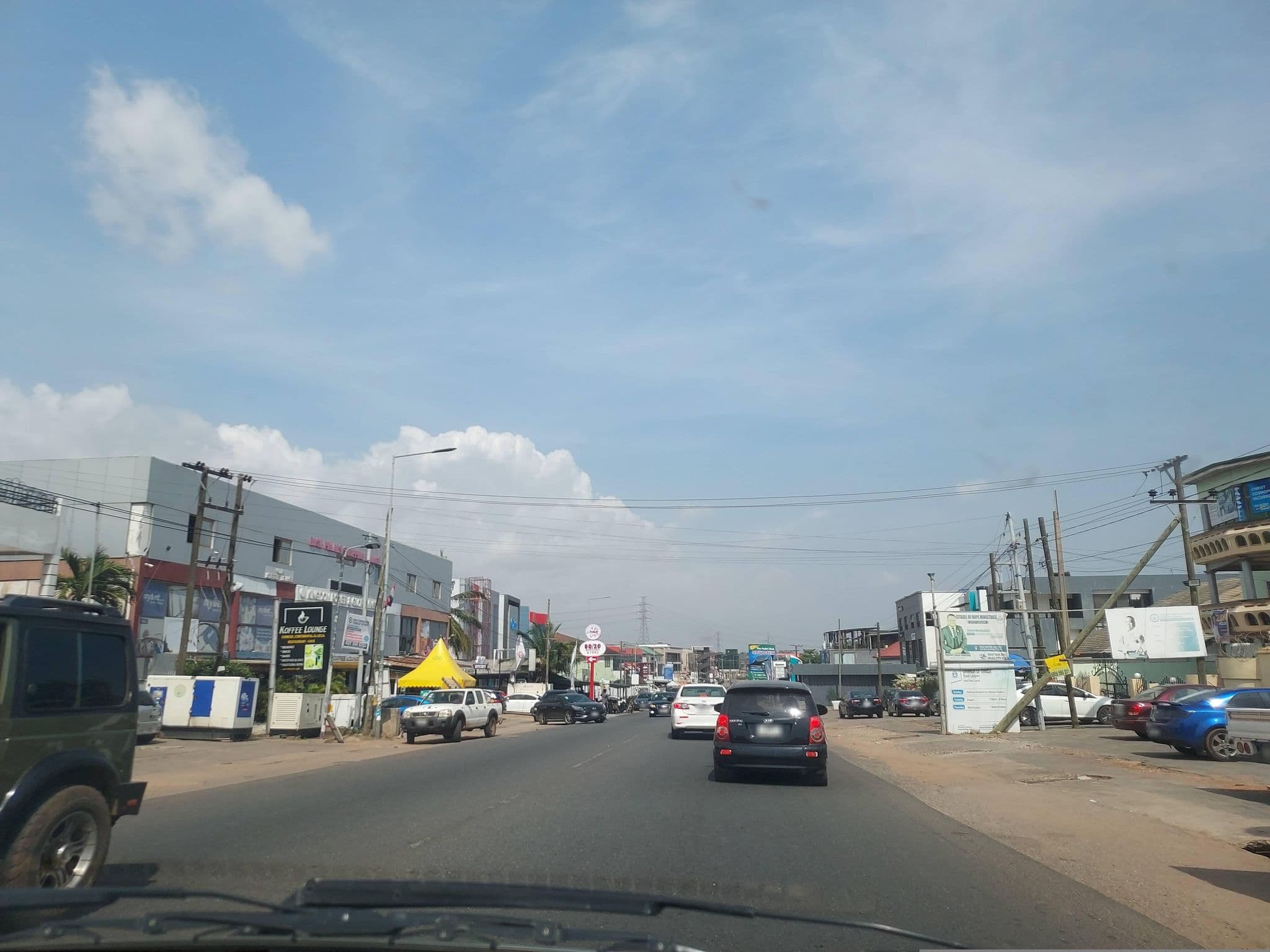 Street view near Nouveau, Medina Estates
