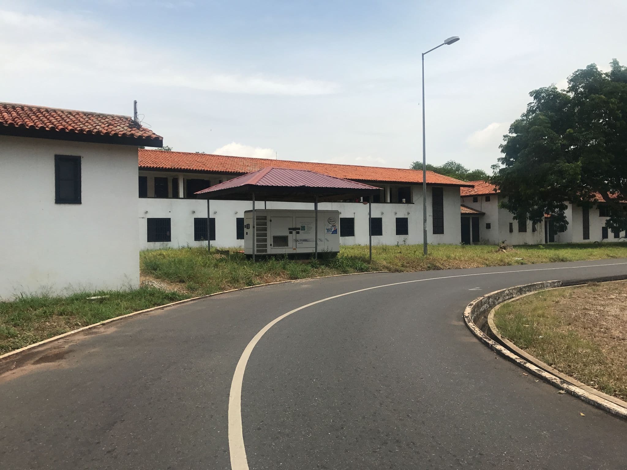 Street view near Akuafo Hall Main, Medina Estates