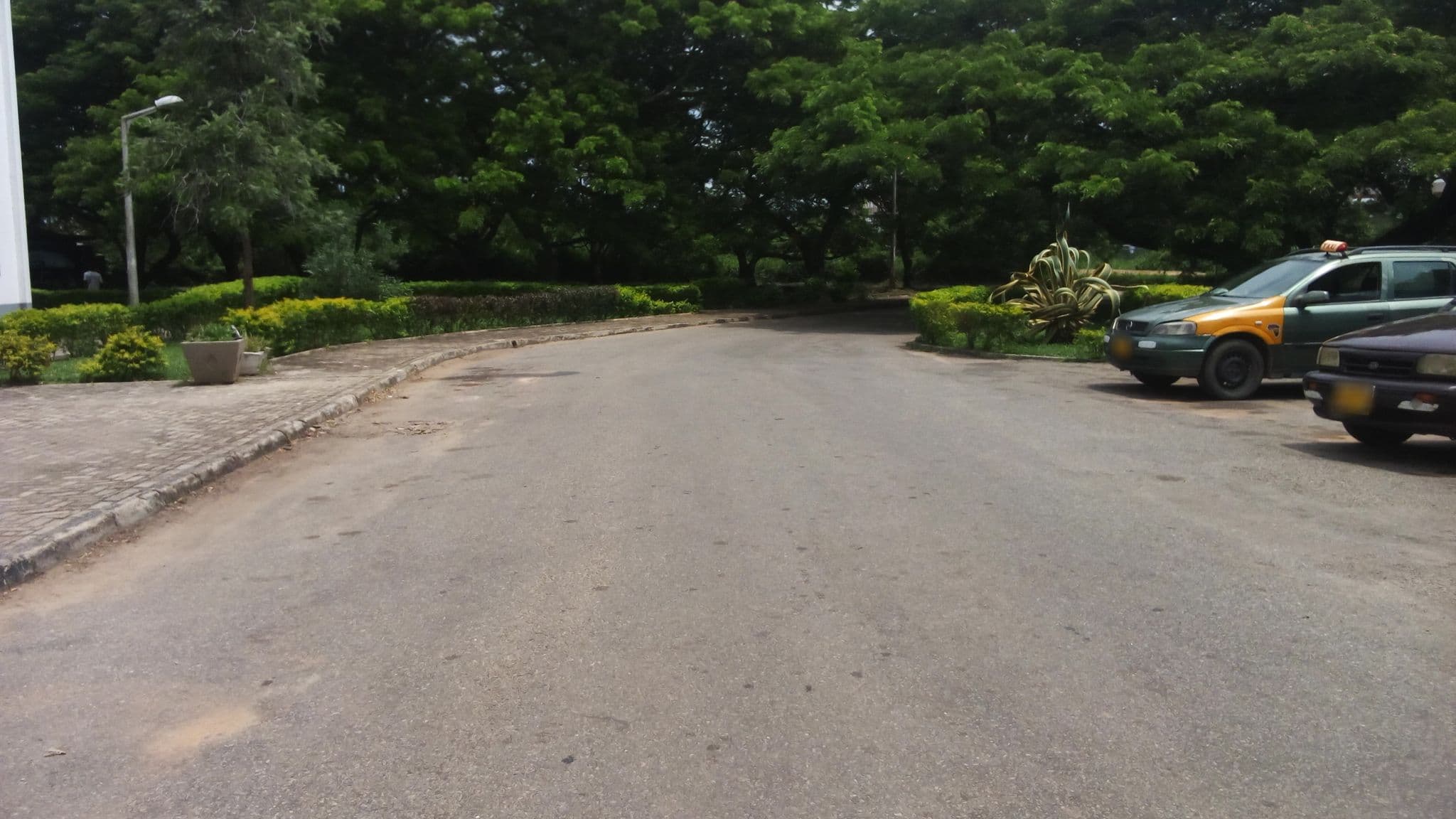 Street view near Dakar Court, Cape Coast