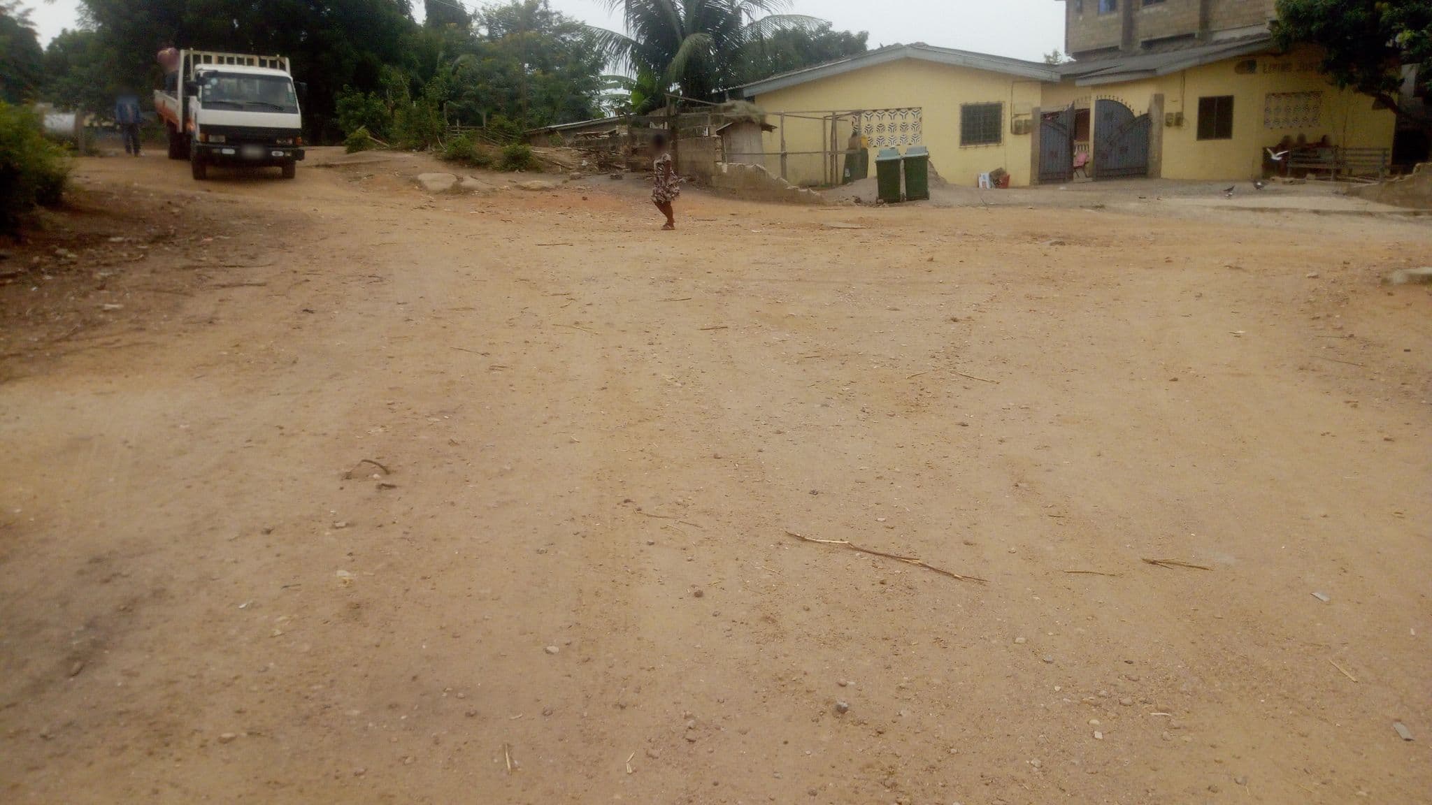 Street view near Obondzie Hostel, Winneba — © hilkiah (CC BY-SA · Mapillary)