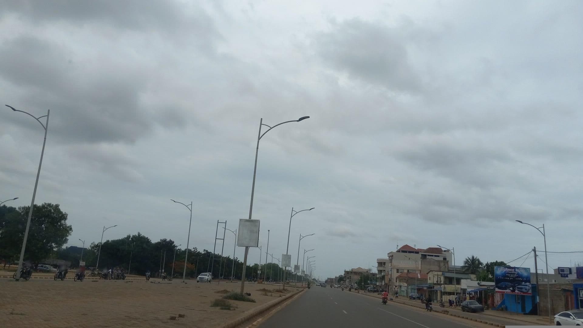 Street view near Hôtel Concordia, Aflao — © agecet (CC BY-SA · Mapillary)