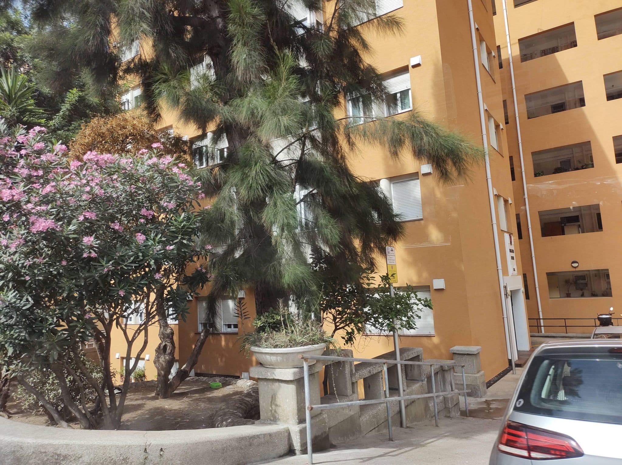 Street view near Kingsway house, Upper Town — © thetornado76 (CC BY-SA · Mapillary)