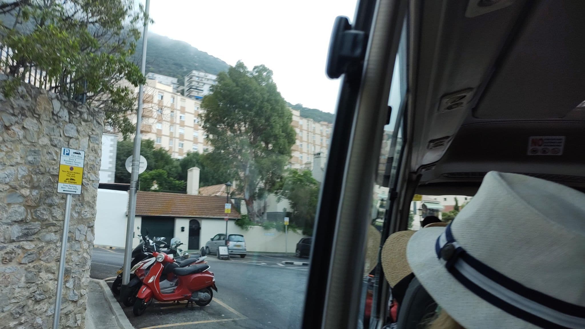 Street view near 1 Rosia parade, Town Area — © rsandu (CC BY-SA · Mapillary)