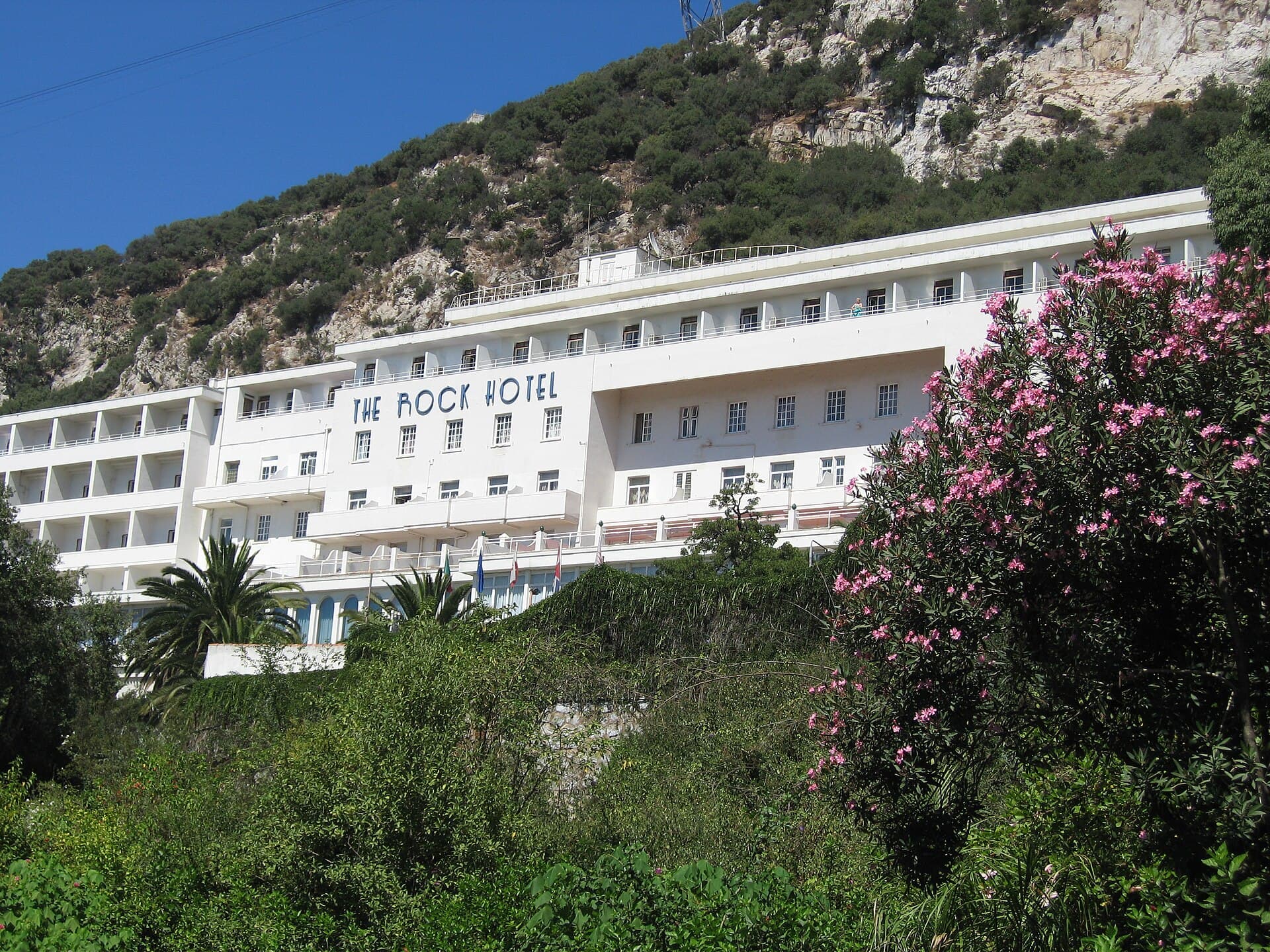 The Rock Hotel (via Wikimedia Commons, CC BY 2.0)