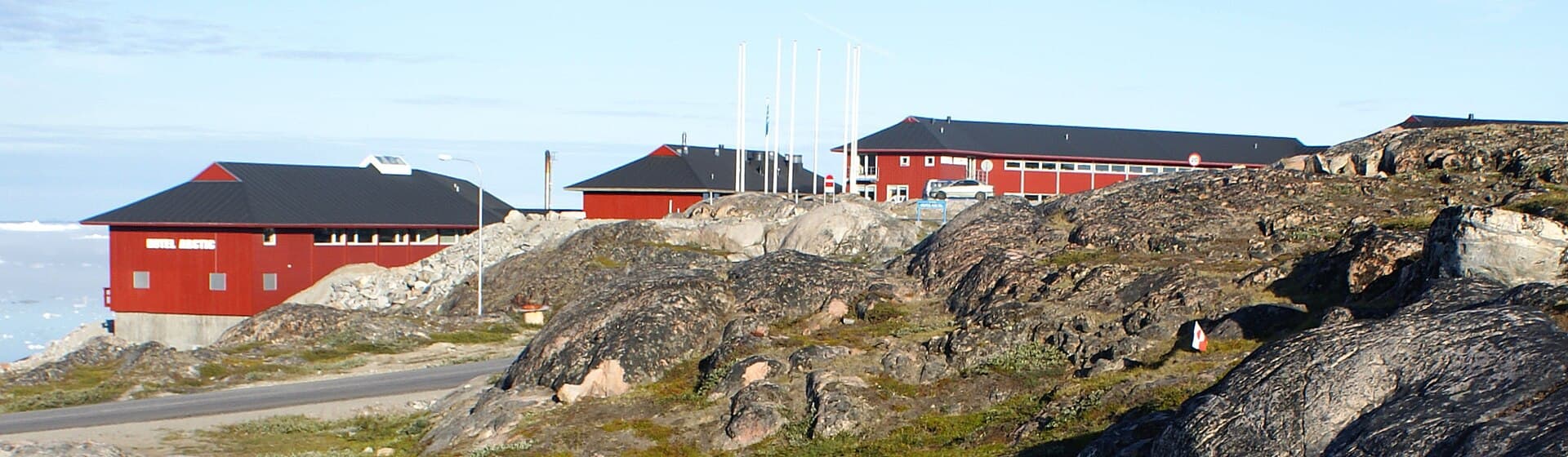 Hotel Arctic (via Wikimedia Commons, CC BY-SA 3.0)