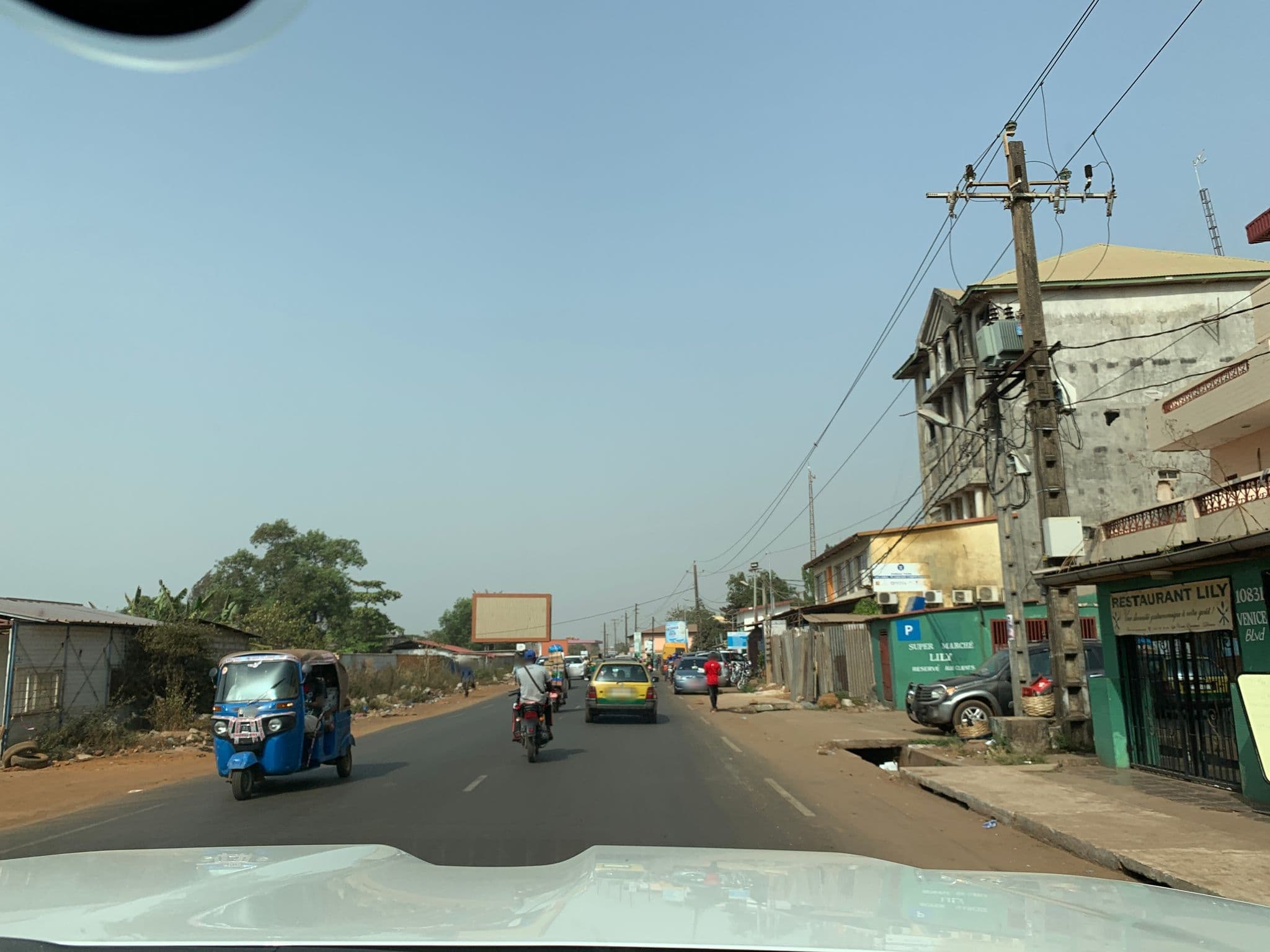 Street view near Sweet Hotel Kipé, Dixinn — © empty (CC BY-SA · Mapillary)