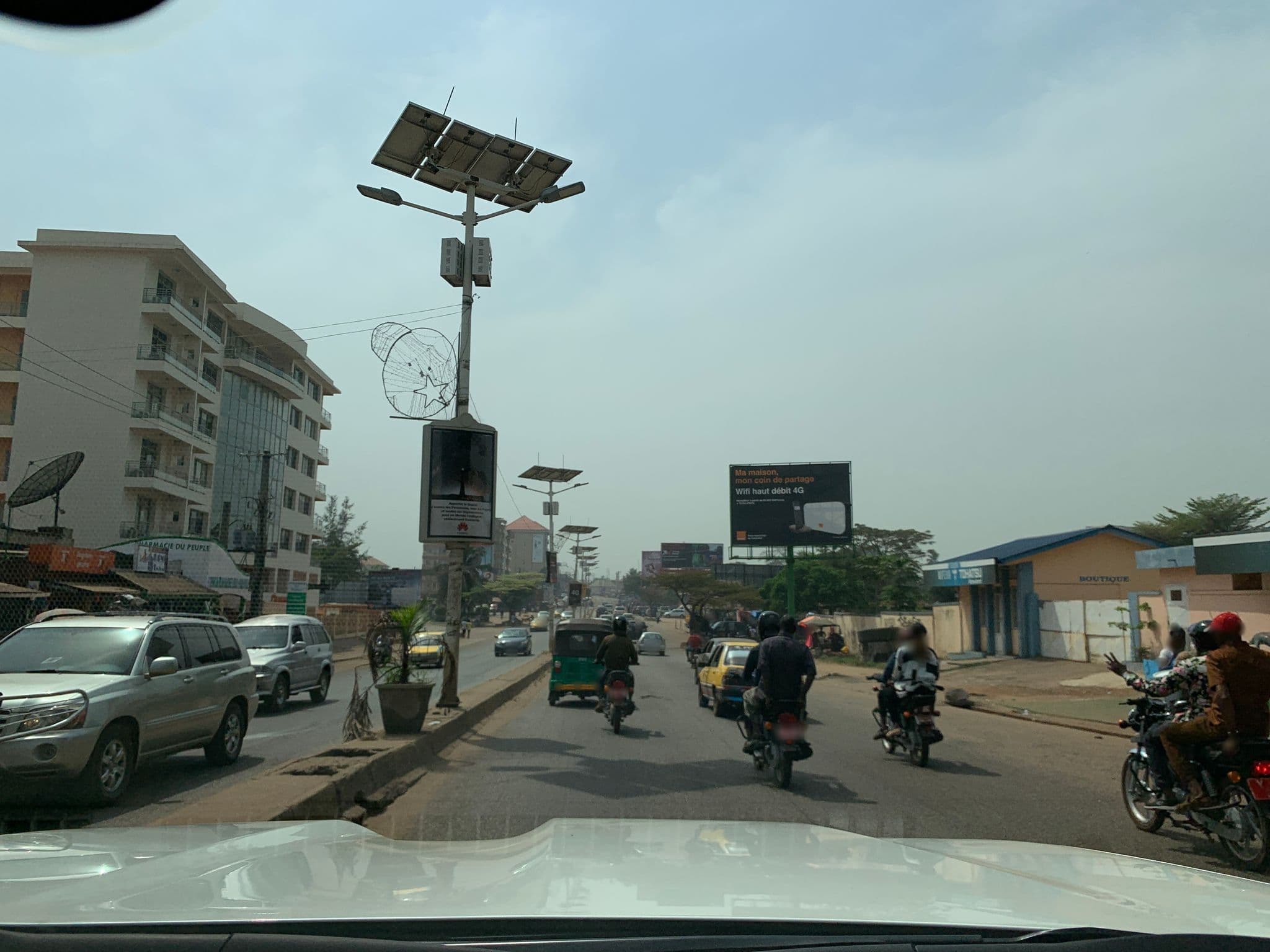 Street view near Hôtel la Belle Vue, Dixinn — © empty (CC BY-SA · Mapillary)