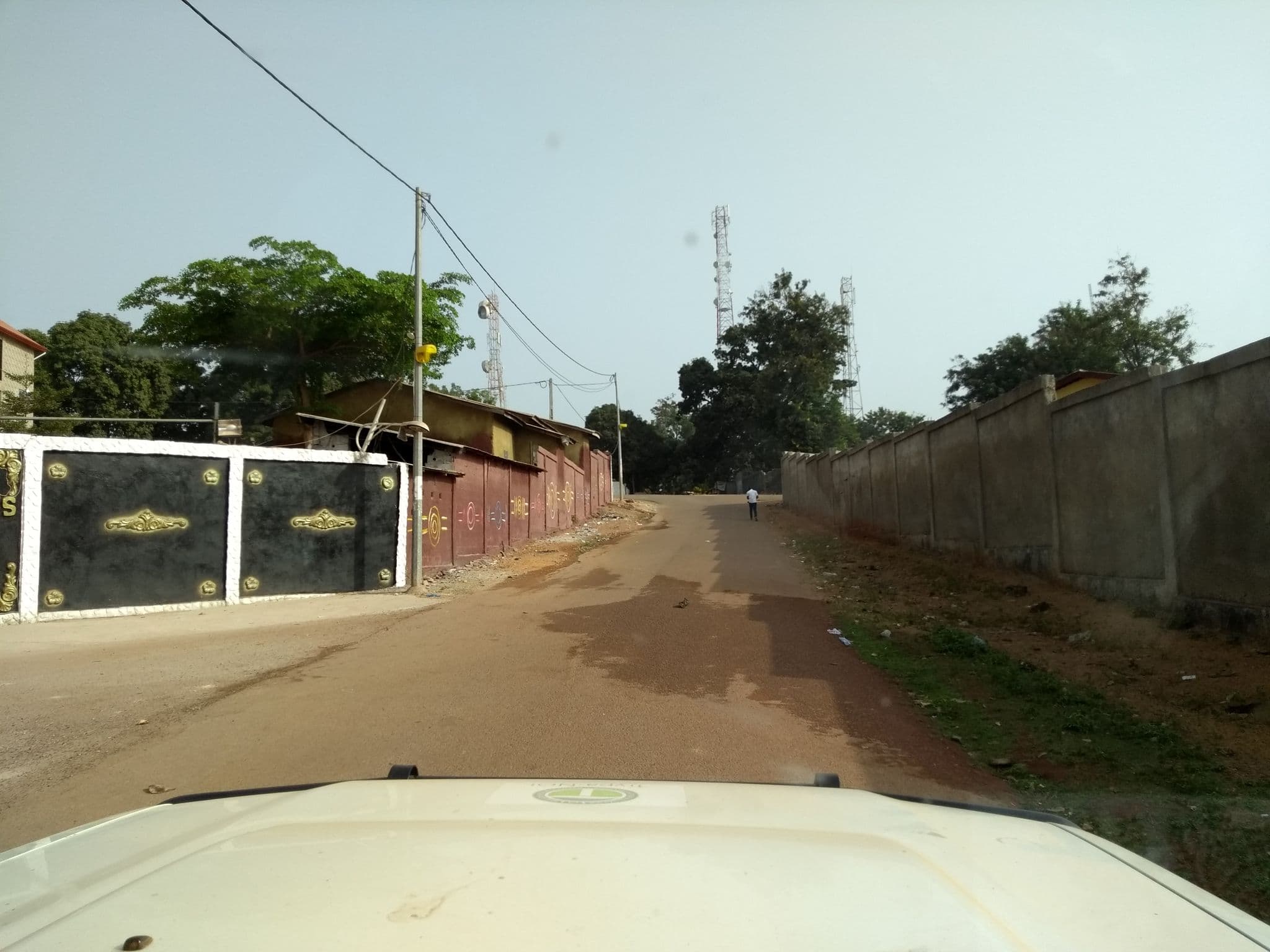 Street view near Hôtel Eva, Dubréka — © severingeo (CC BY-SA · Mapillary)