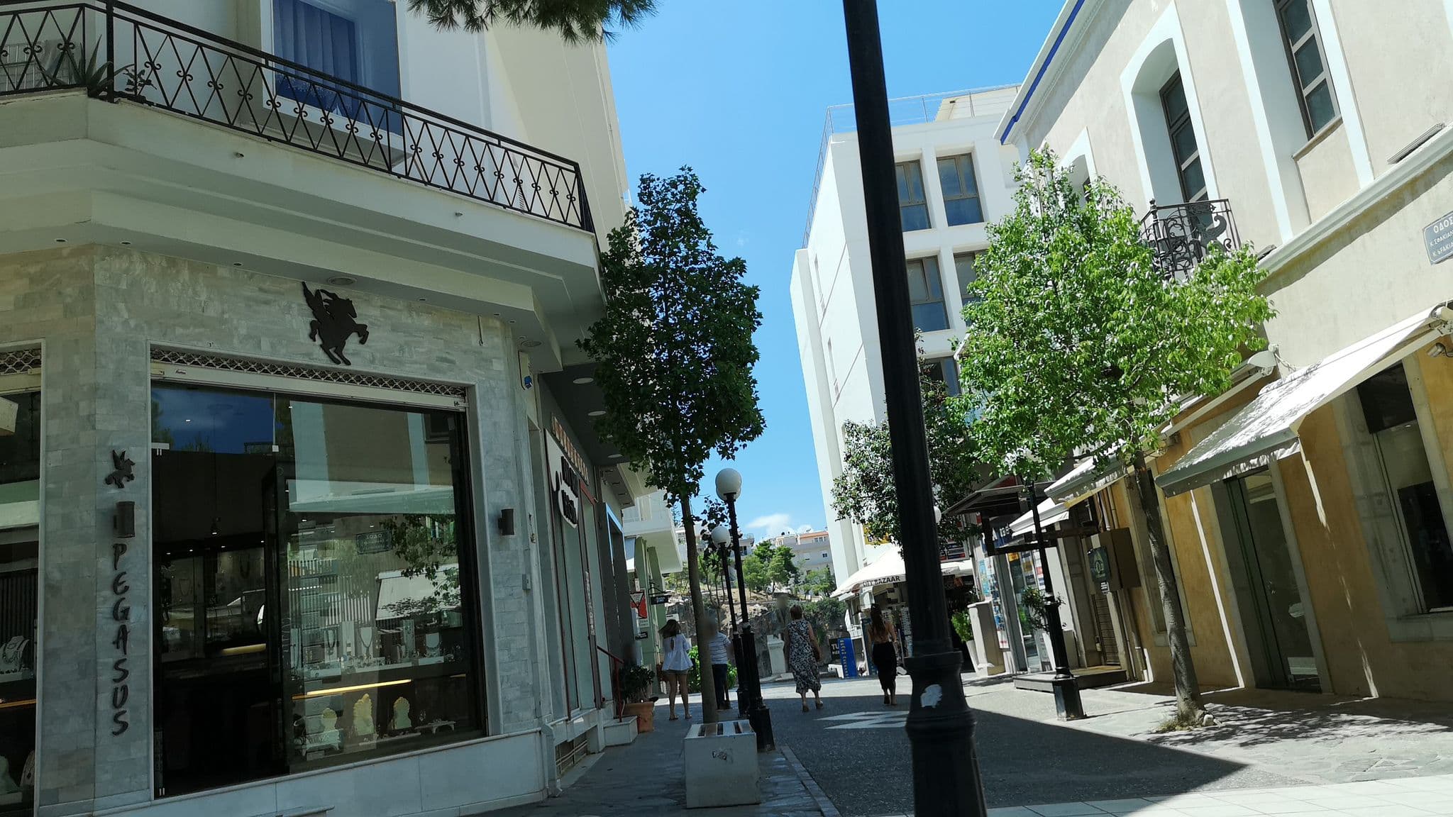 Street view near Du Lac, Ágios Nikólaos — © esario (CC BY-SA · Mapillary)