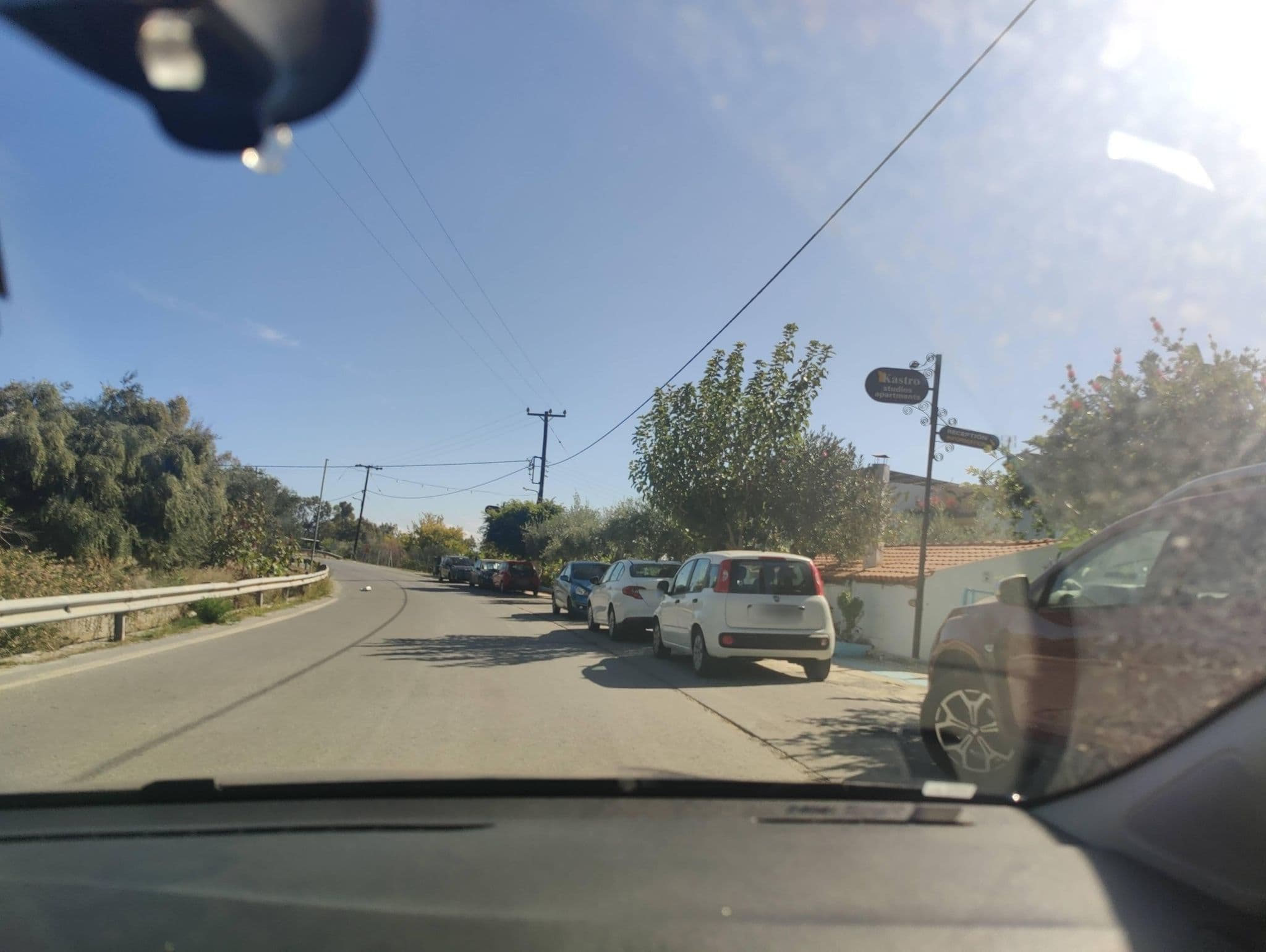 Street view near Kastro Studios Apartments, Néa Anatolí — © pelgrim (CC BY-SA · Mapillary)