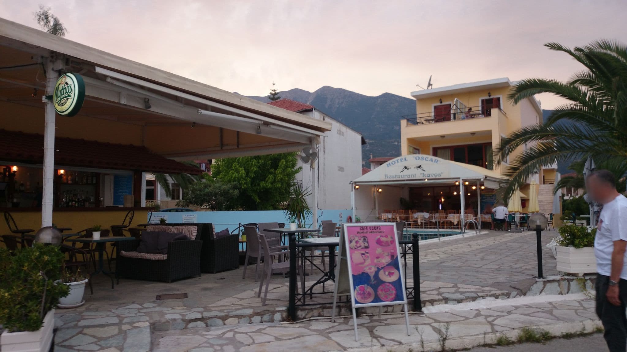 Street view near Athos Hotel, Nidhríon — © ebel (CC BY-SA · Mapillary)