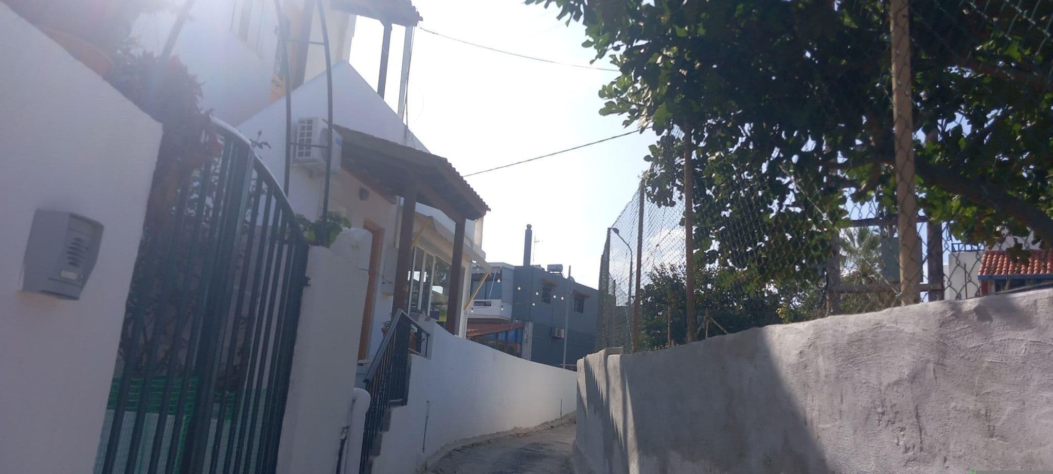 Street view near Marilisa Apartments, Kokkíni Cháni — © rskedgell (CC BY-SA · Mapillary)