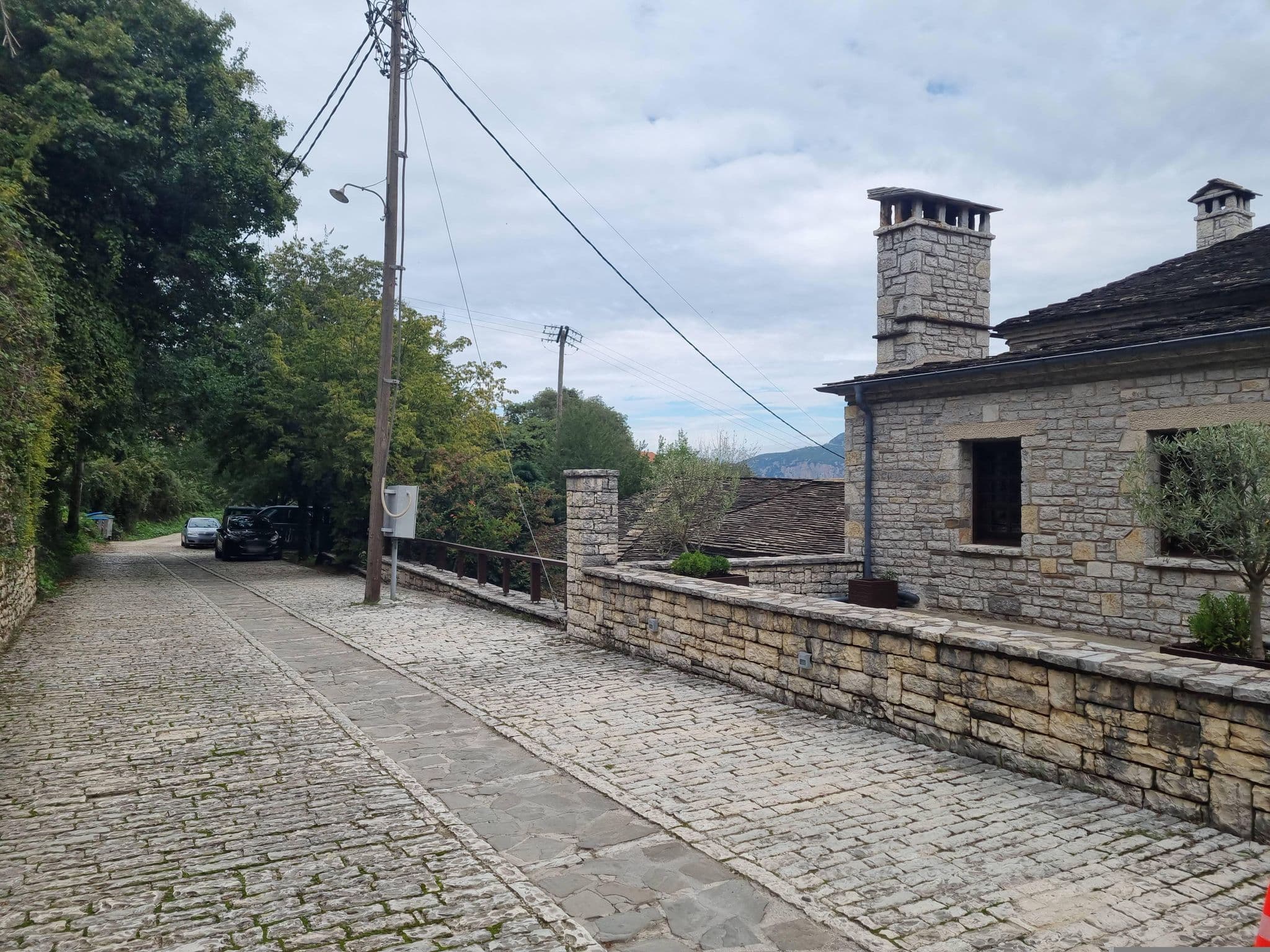 Street view near Aristi Mountain Resort, Kónitsa — © chibiYuzu (CC BY-SA · Mapillary)