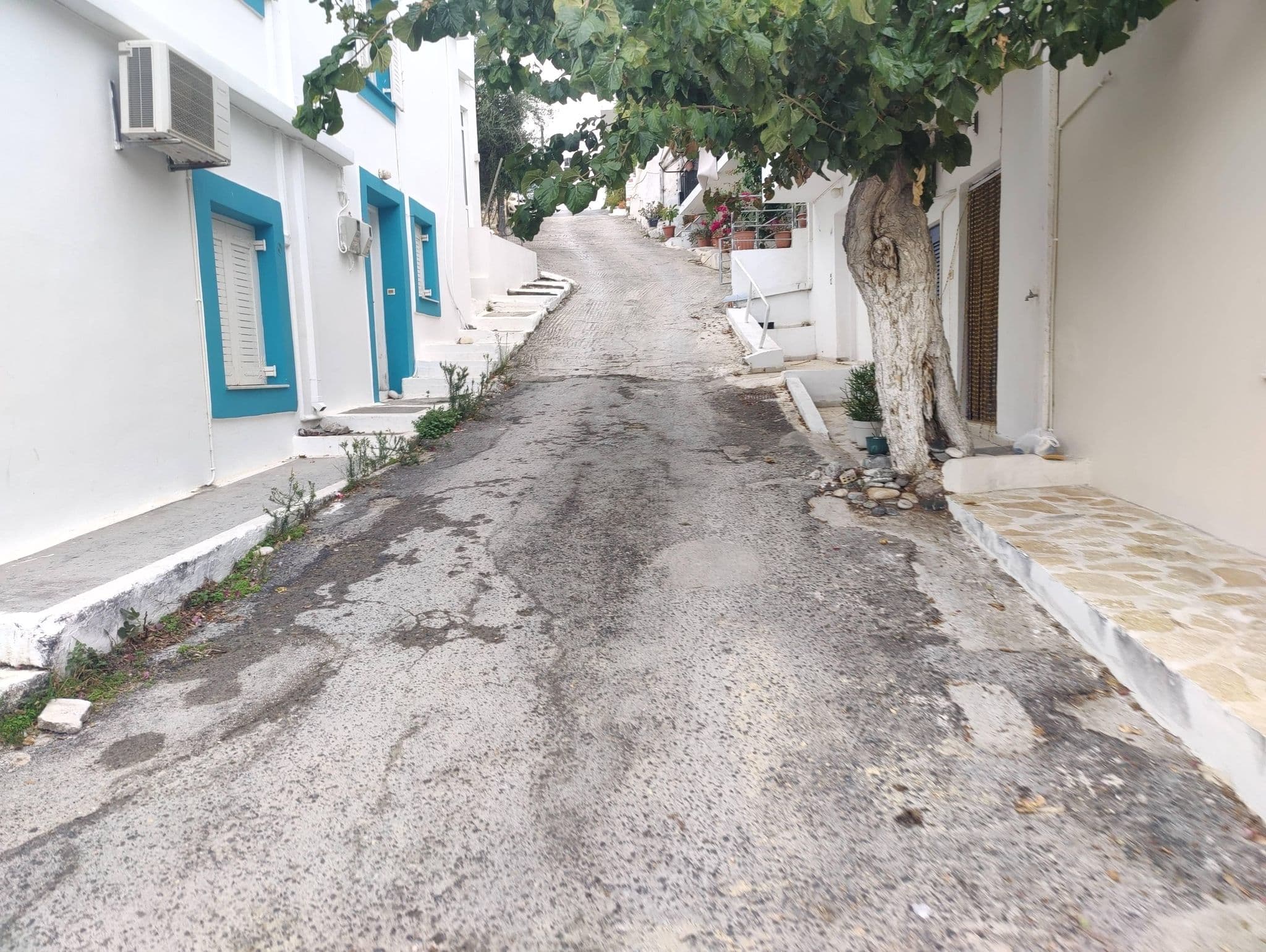 Street view near Villa Mare, Néa Anatolí — © pelgrim (CC BY-SA · Mapillary)