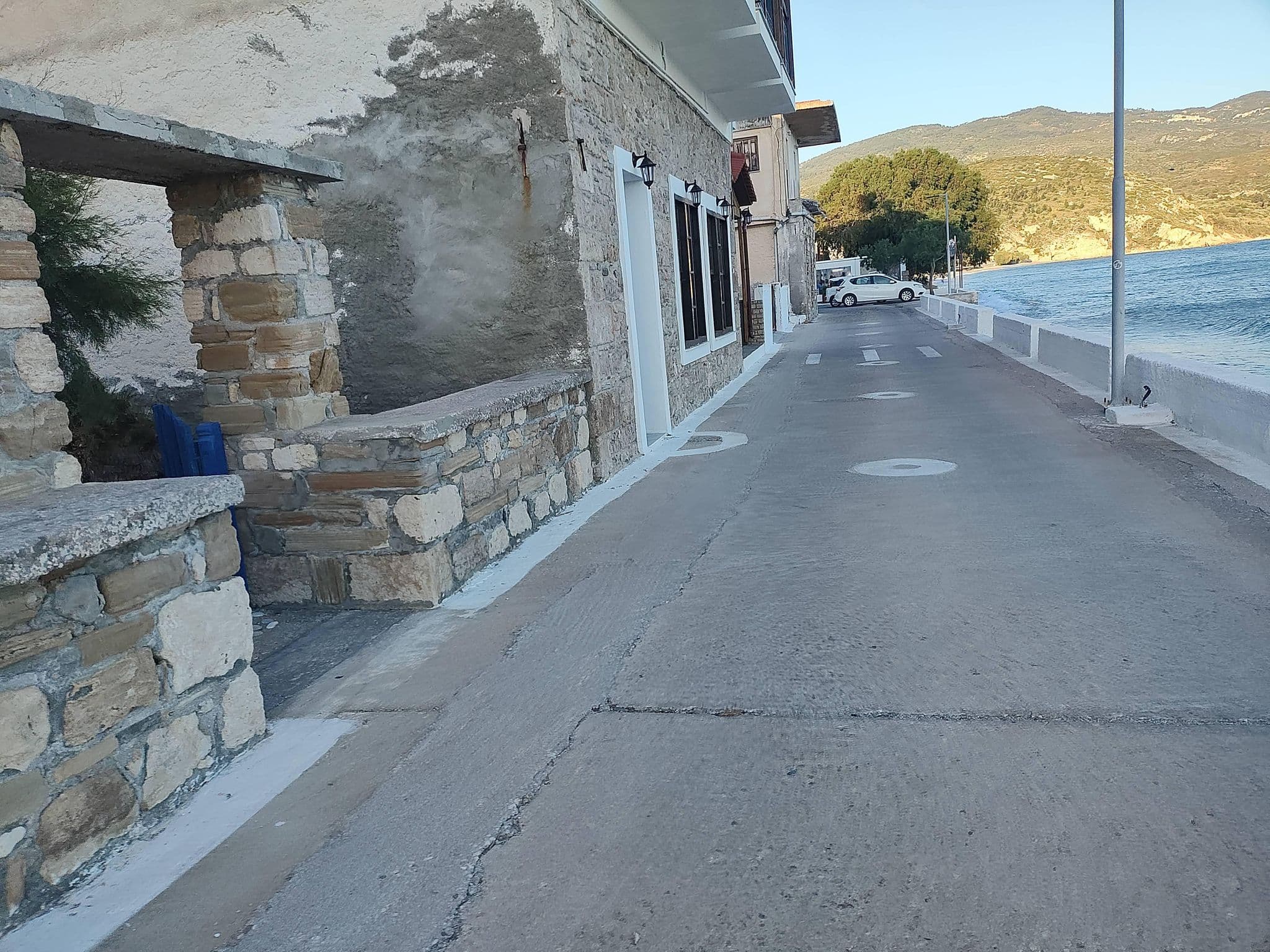 Street view near Hotel Amfilissos, Marathókampos — © n8flow (CC BY-SA · Mapillary)