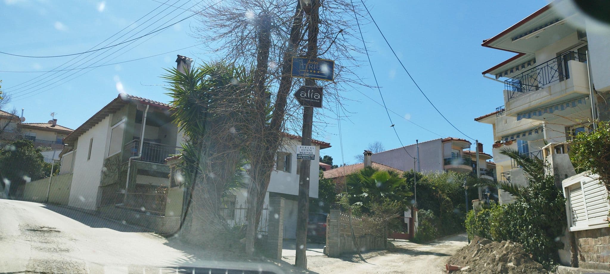 Street view near Villa Vatalis, Pefkochóri — © neau (CC BY-SA · Mapillary)