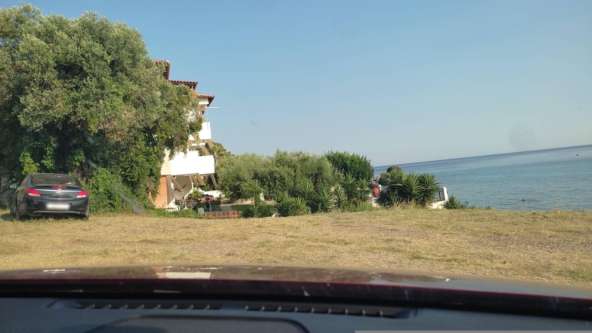 Street view near Alexiadis Apartments, Pefkochóri — © neau (CC BY-SA · Mapillary)