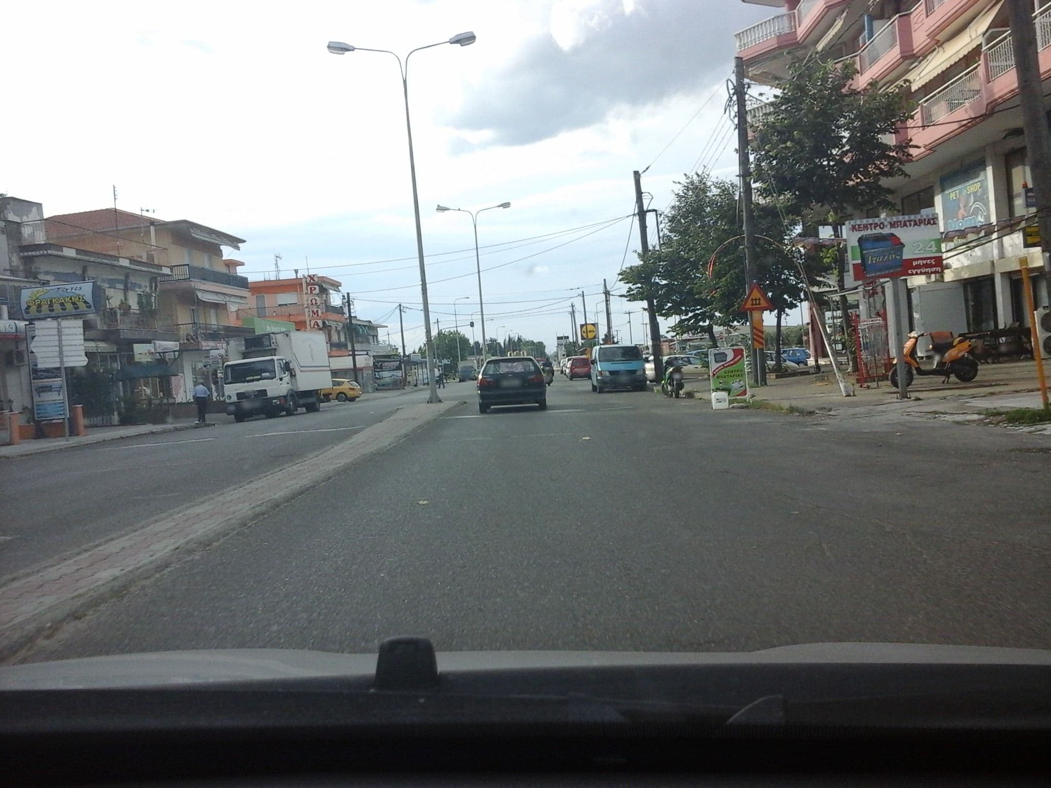 Street view near Ξενοδοχείο Xanthi, Xánthi — © robot8a (CC BY-SA · Mapillary)