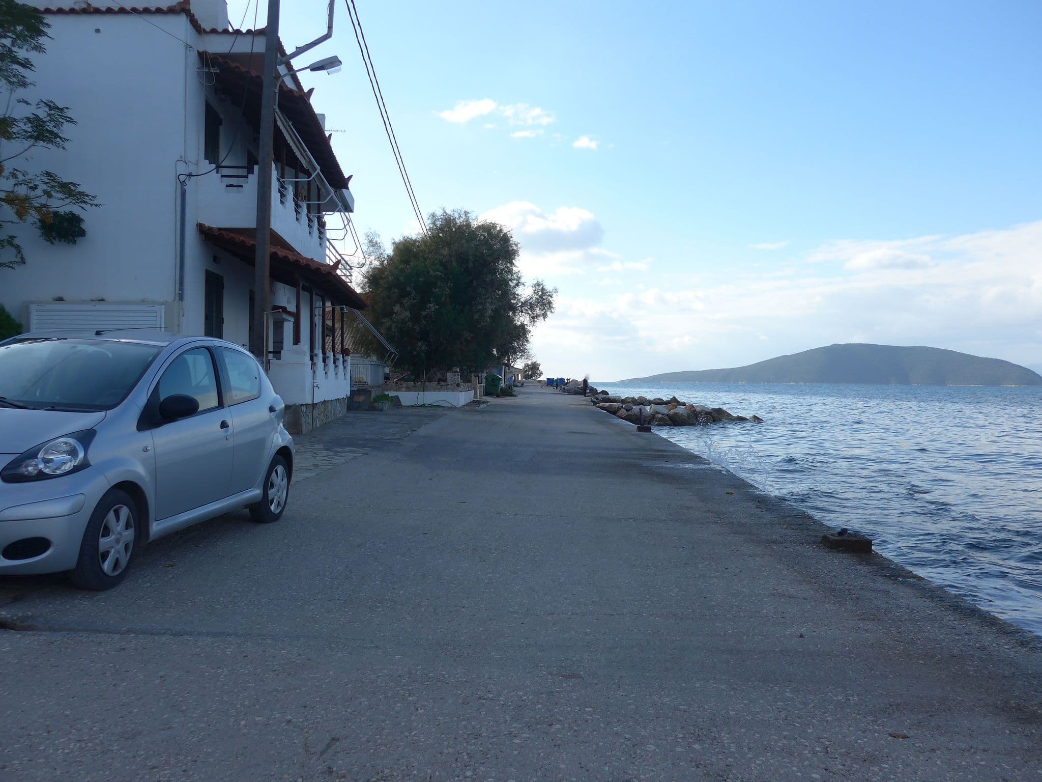 Street view near Iria Bay, Drépanon — © cemetno (CC BY-SA · Mapillary)