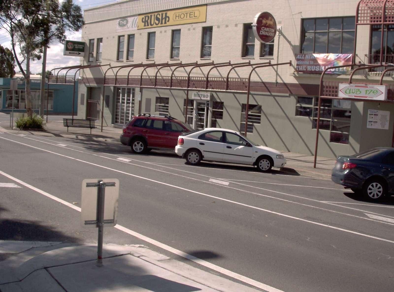 Street view near Latrobe Valley Hotel Morwell, Morwell — © vicroads (CC BY-SA · Mapillary)