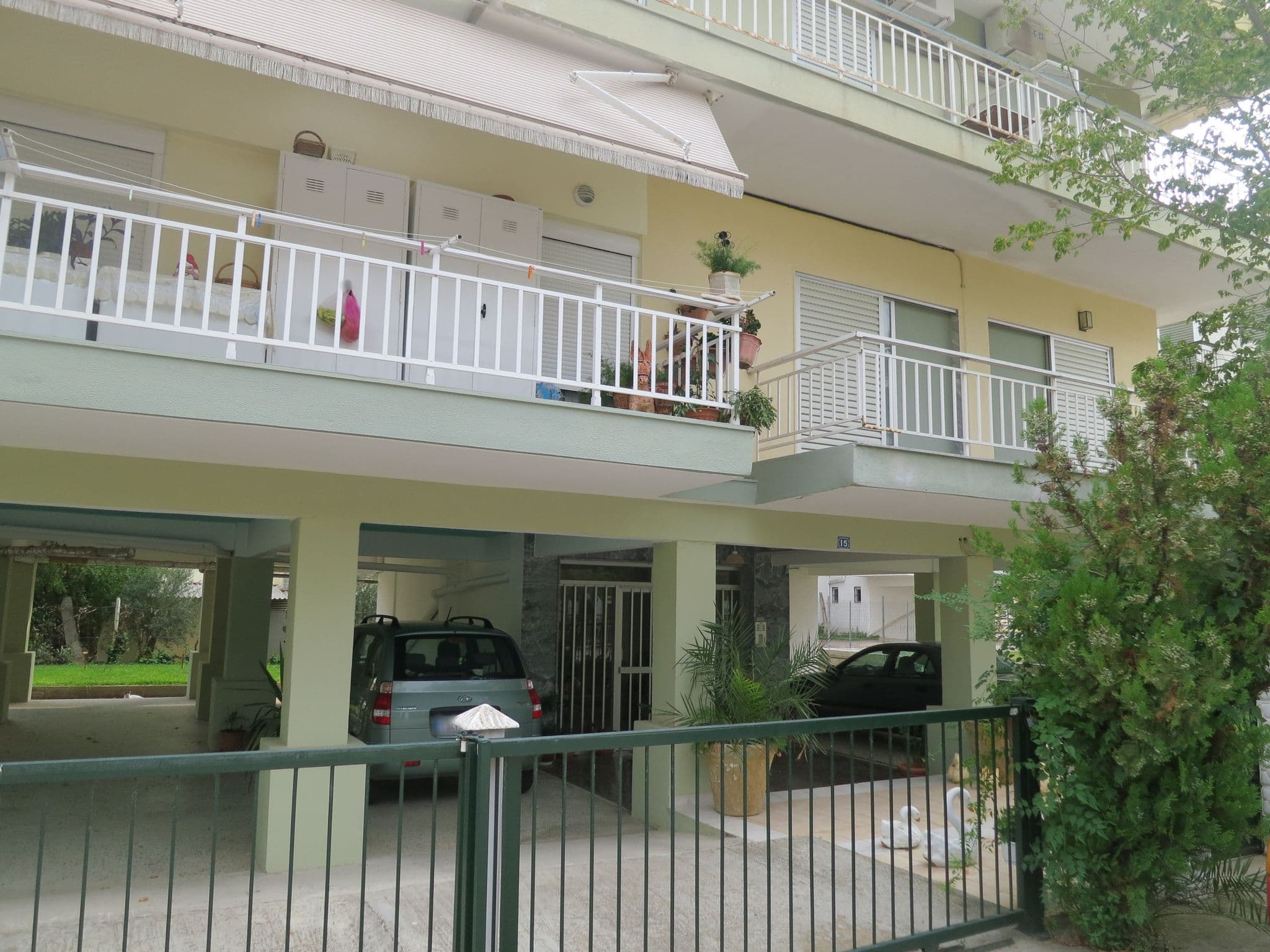 Street view near Eleni, Néa Flogitá — © zverik (CC BY-SA · Mapillary)