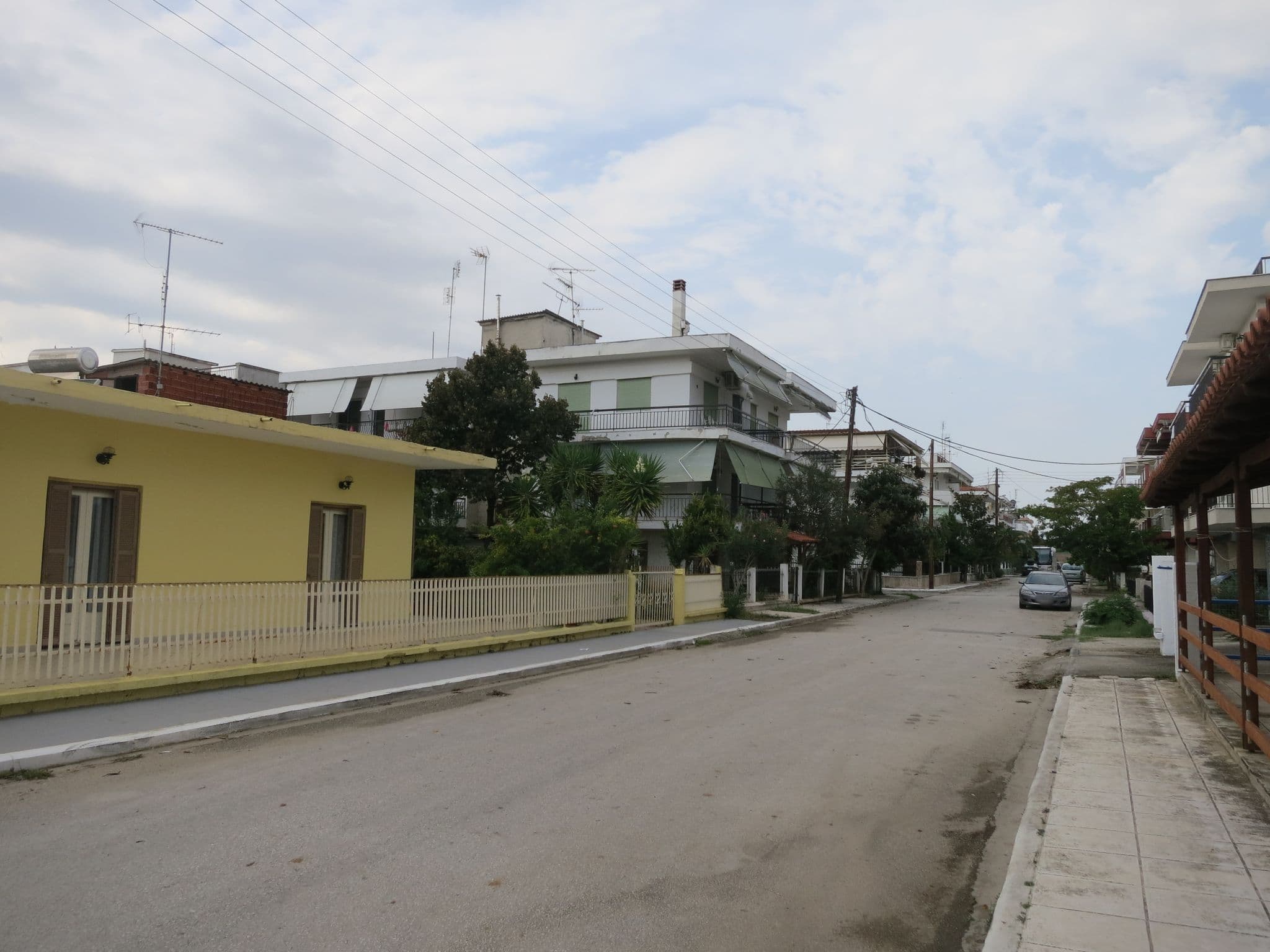 Street view near Villa California, Néa Flogitá — © zverik (CC BY-SA · Mapillary)