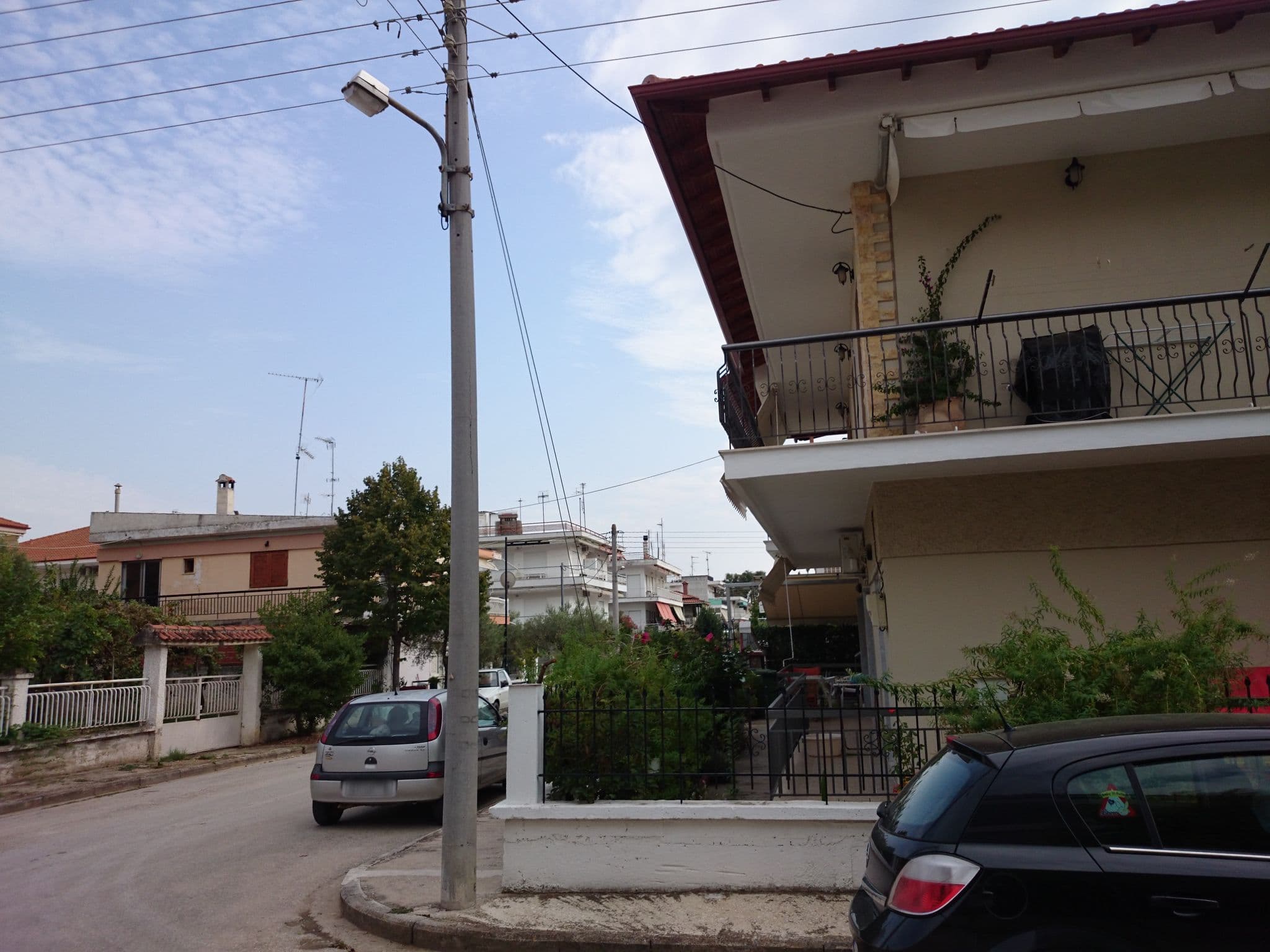 Street view near Hotel Melissanthi, Néa Flogitá — © zverik (CC BY-SA · Mapillary)