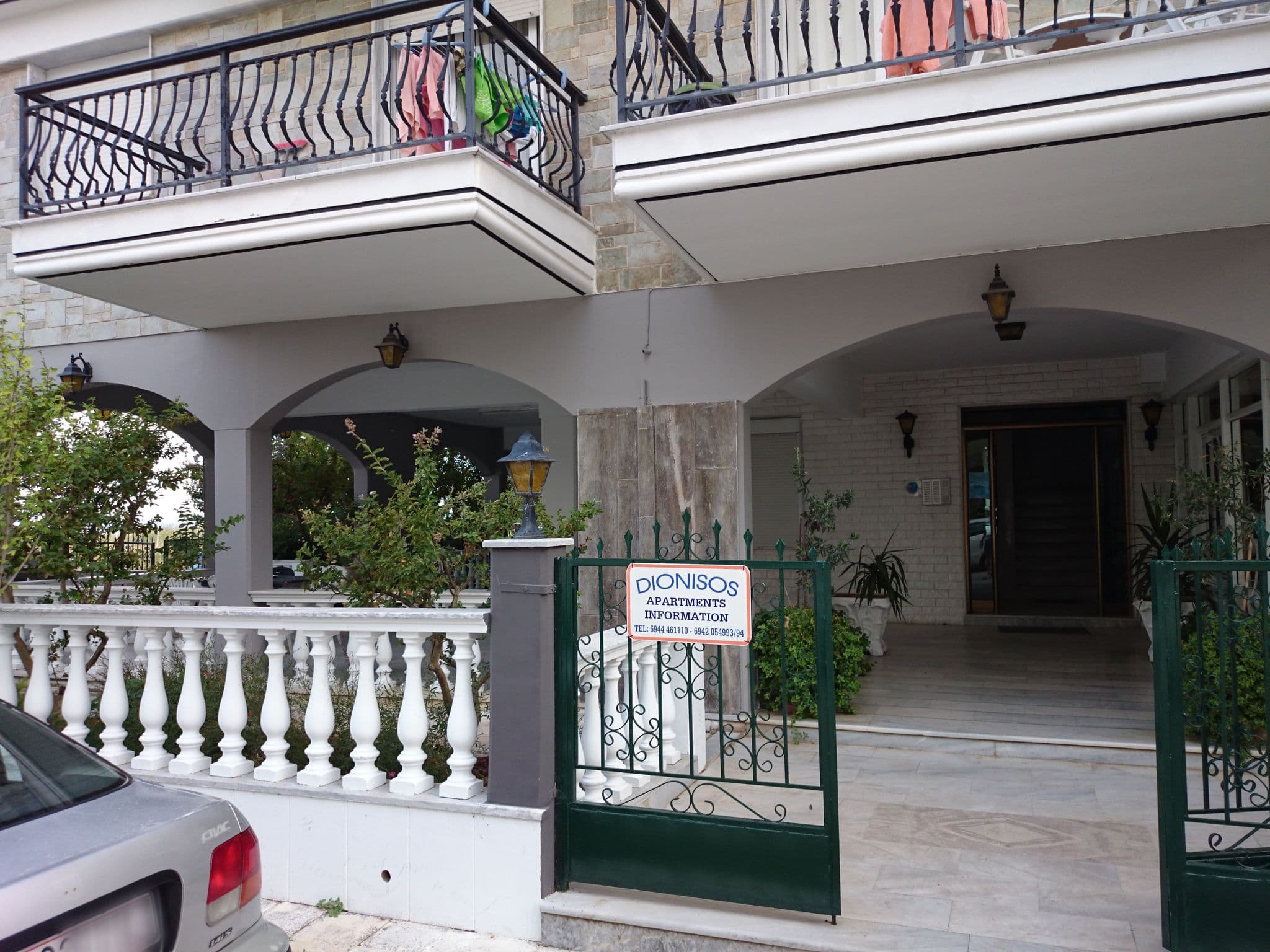 Street view near Dionisos Apartments, Néa Moudhaniá — © zverik (CC BY-SA · Mapillary)
